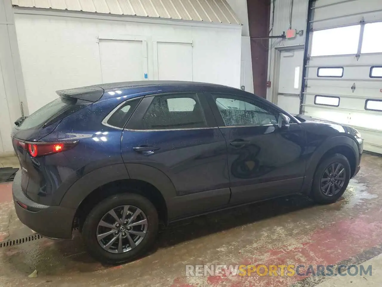 3 Photograph of a damaged car 3MVDMBAM1RM694015 MAZDA CX30 2024