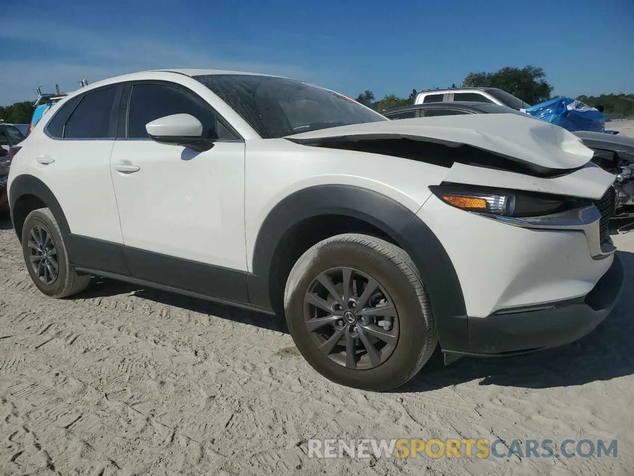 4 Photograph of a damaged car 3MVDMBAM2RM639704 MAZDA CX30 2024