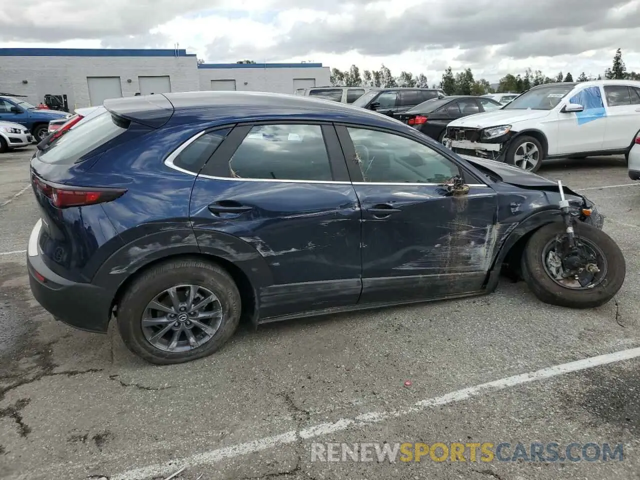 3 Photograph of a damaged car 3MVDMBAM5RM655105 MAZDA CX30 2024