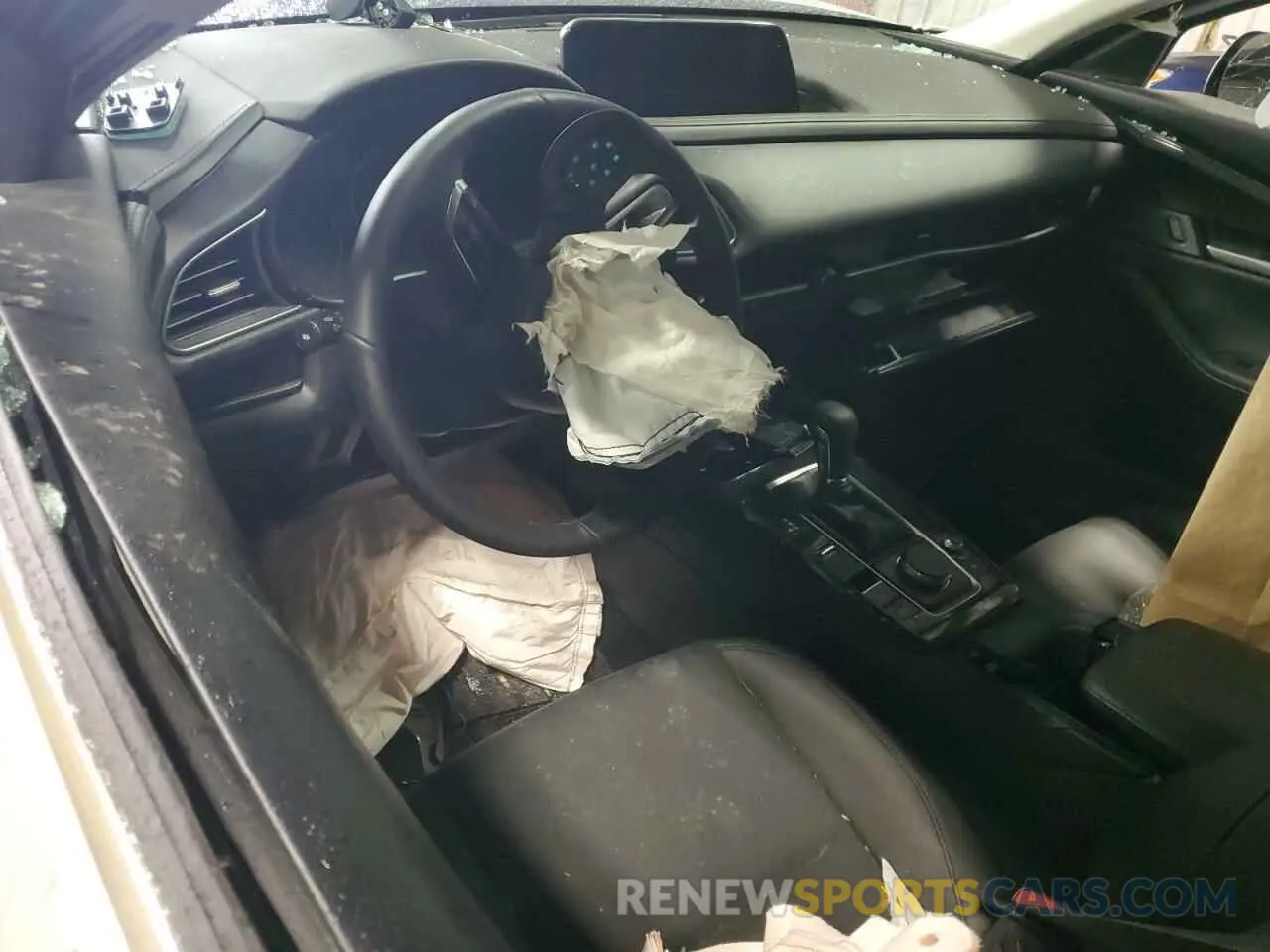 8 Photograph of a damaged car 3MVDMBBM0RM717301 MAZDA CX30 2024