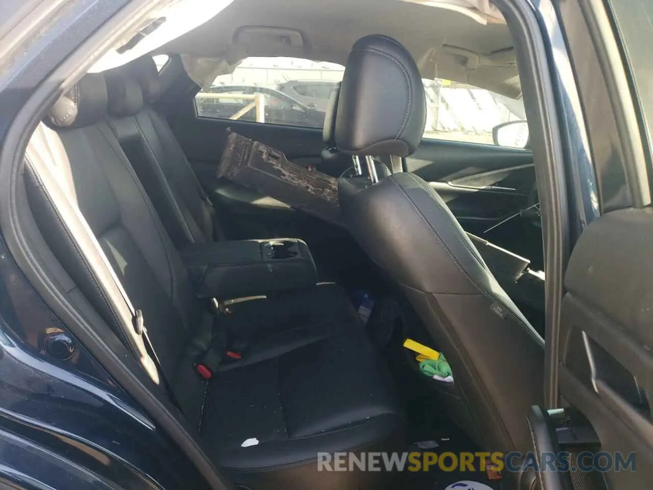11 Photograph of a damaged car 3MVDMBBM1RM641684 MAZDA CX30 2024