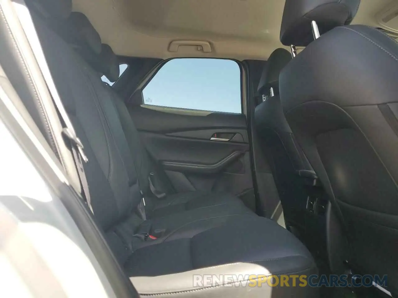11 Photograph of a damaged car 3MVDMBBM1RM647338 MAZDA CX30 2024