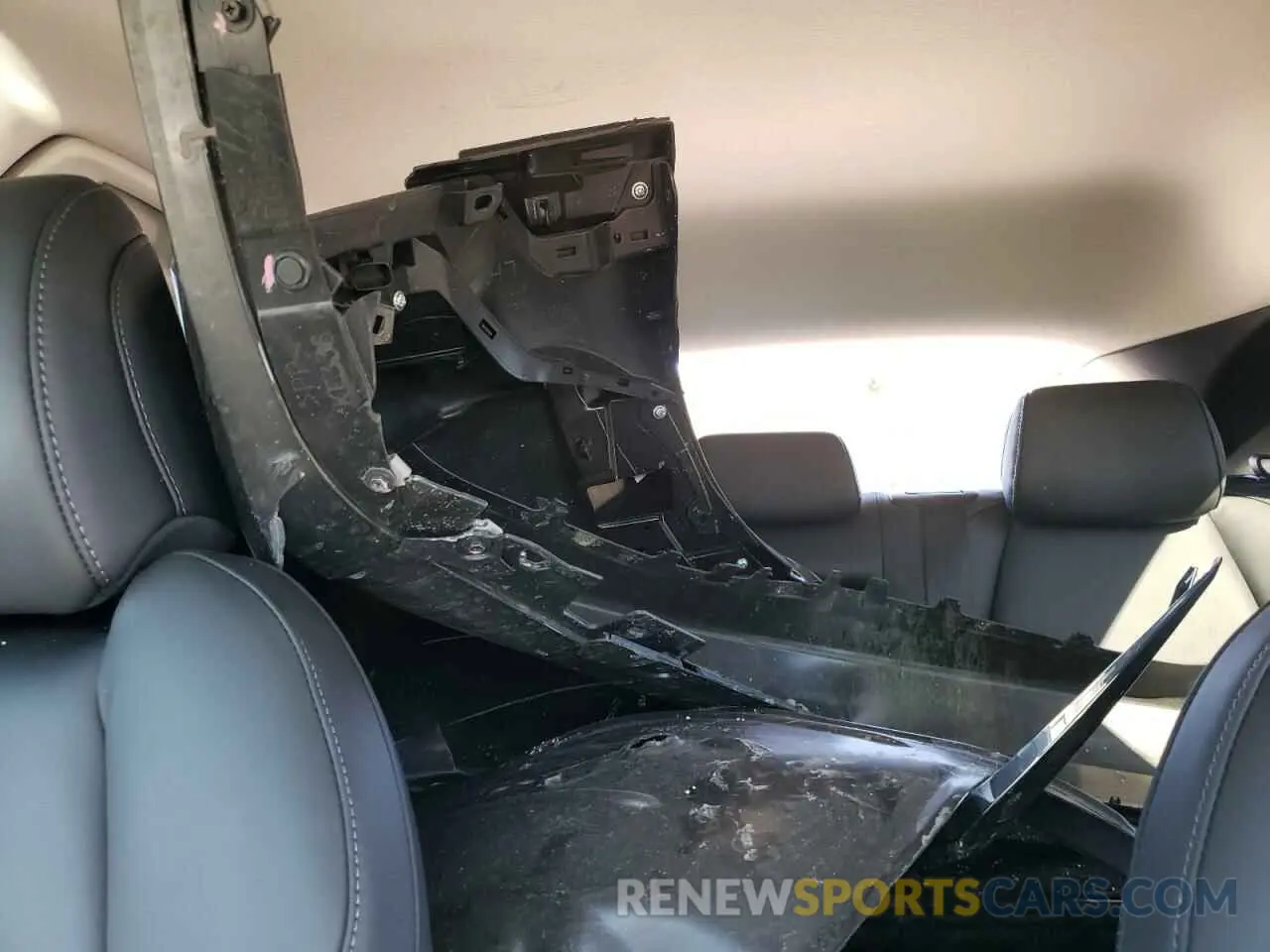 10 Photograph of a damaged car 3MVDMBBM1RM672661 MAZDA CX30 2024