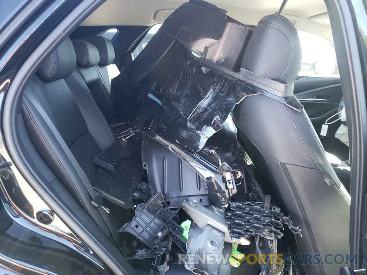 11 Photograph of a damaged car 3MVDMBBM1RM672661 MAZDA CX30 2024