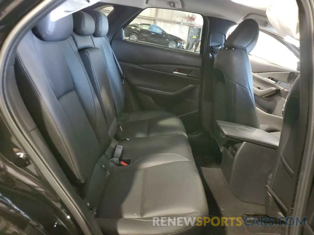 11 Photograph of a damaged car 3MVDMBBM8RM675508 MAZDA CX30 2024