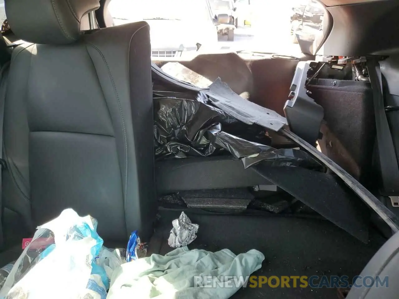10 Photograph of a damaged car 3MVDMBBMXRM626813 MAZDA CX30 2024