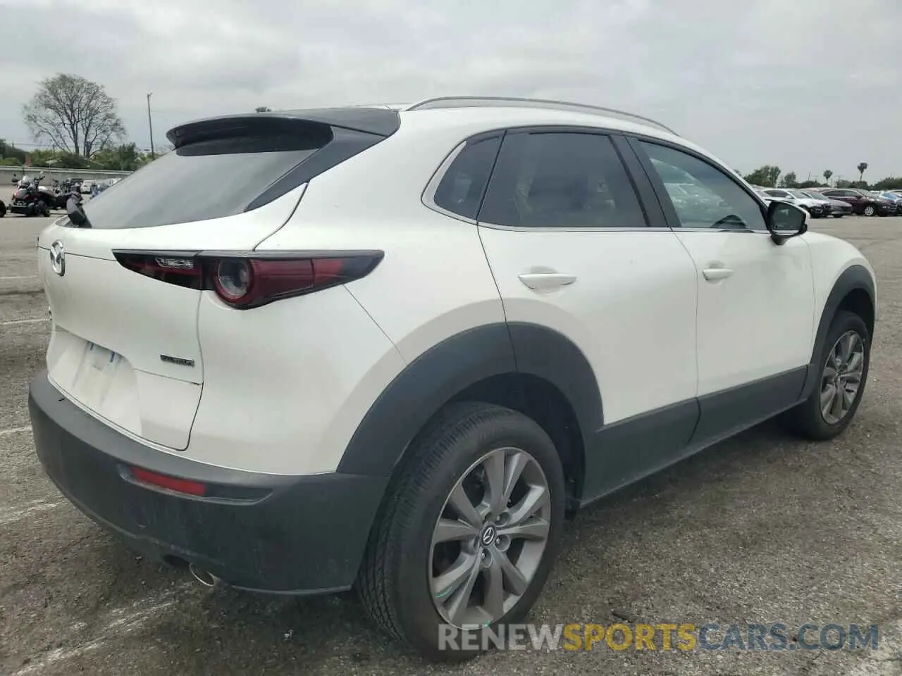 3 Photograph of a damaged car 3MVDMBCM2RM664132 MAZDA CX30 2024