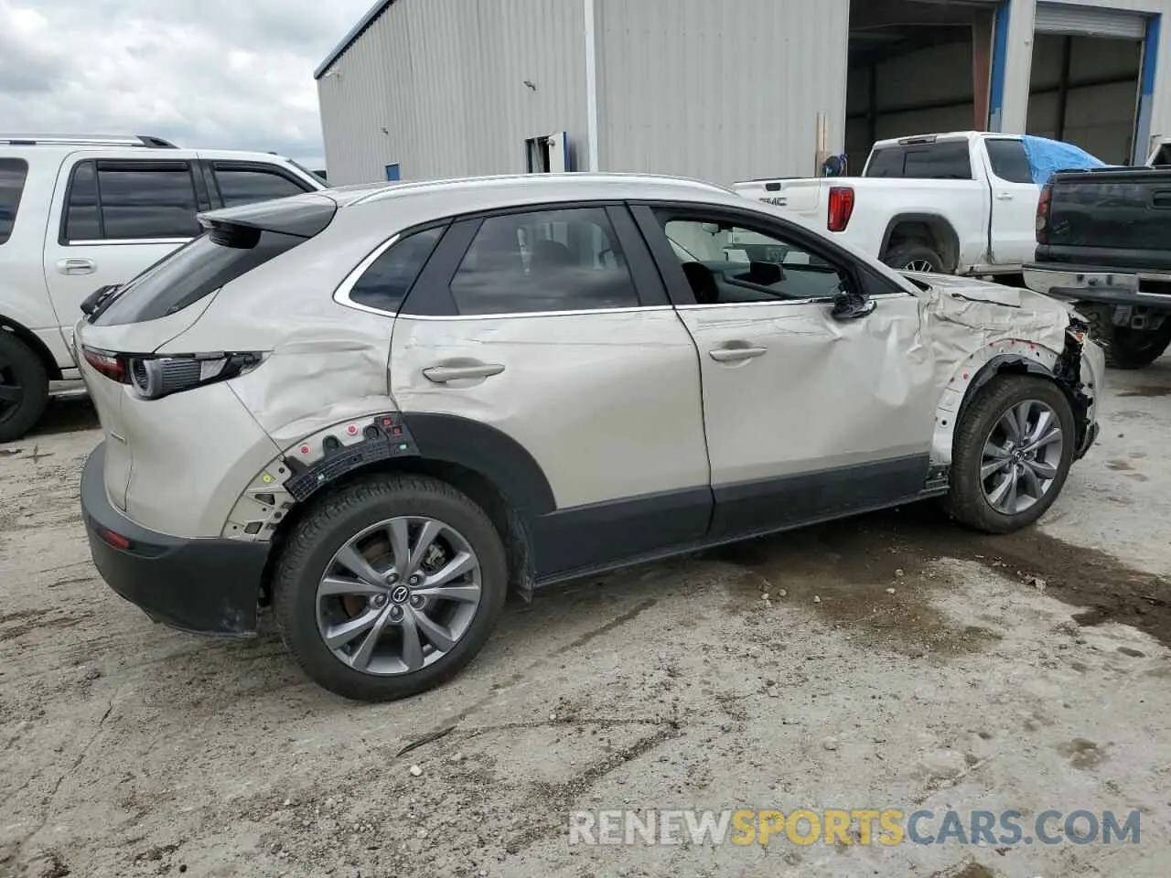 3 Photograph of a damaged car 3MVDMBCM5RM633294 MAZDA CX30 2024