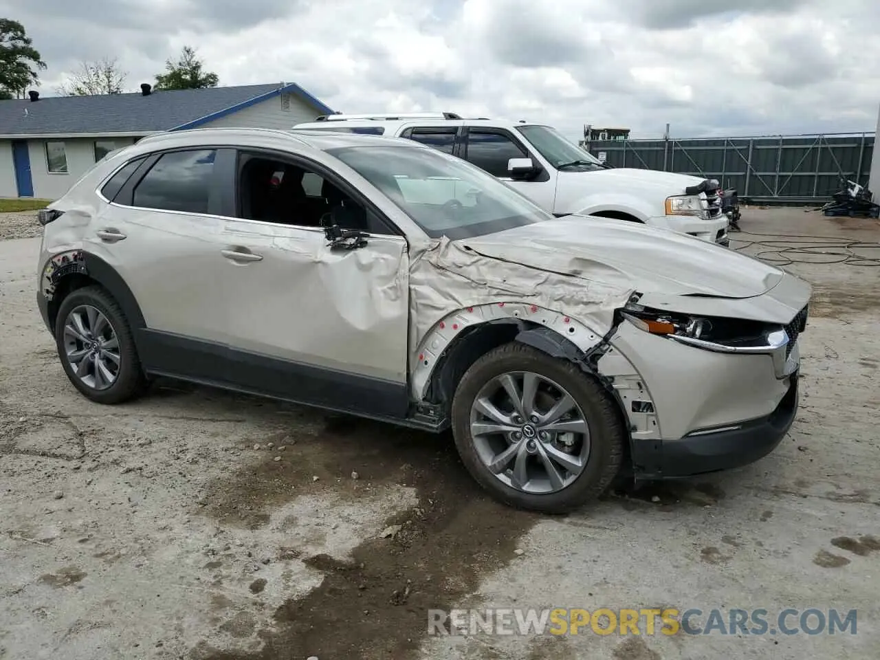 4 Photograph of a damaged car 3MVDMBCM5RM633294 MAZDA CX30 2024