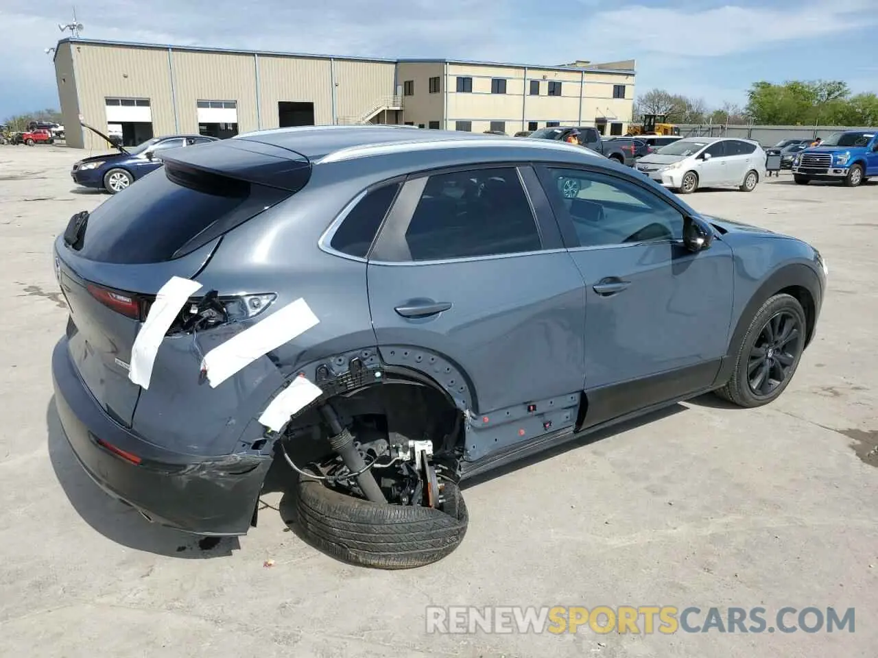 3 Photograph of a damaged car 3MVDMBCM6RM642344 MAZDA CX30 2024