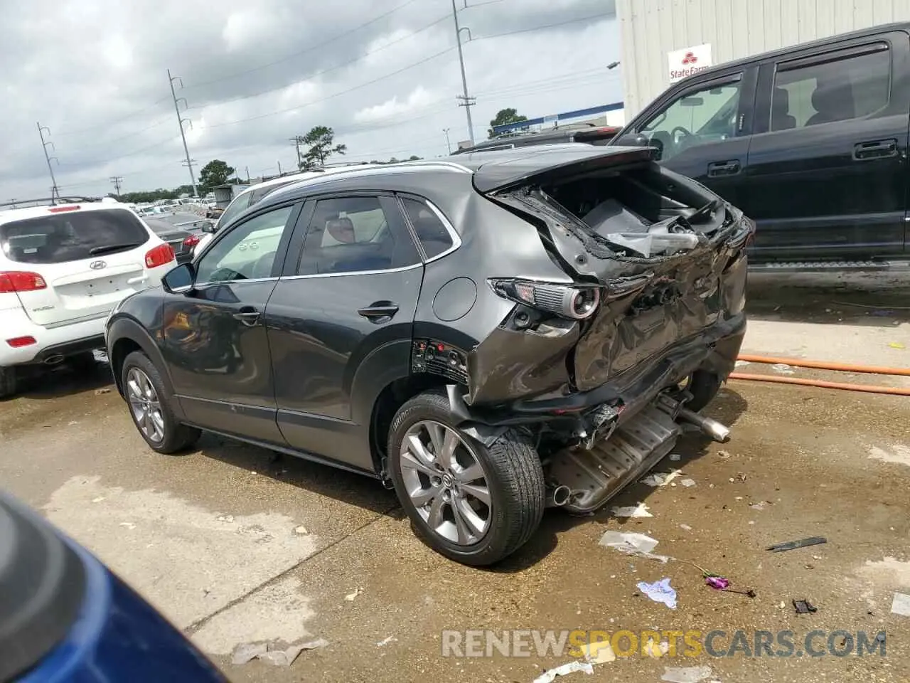 2 Photograph of a damaged car 3MVDMBCM7RM616030 MAZDA CX30 2024