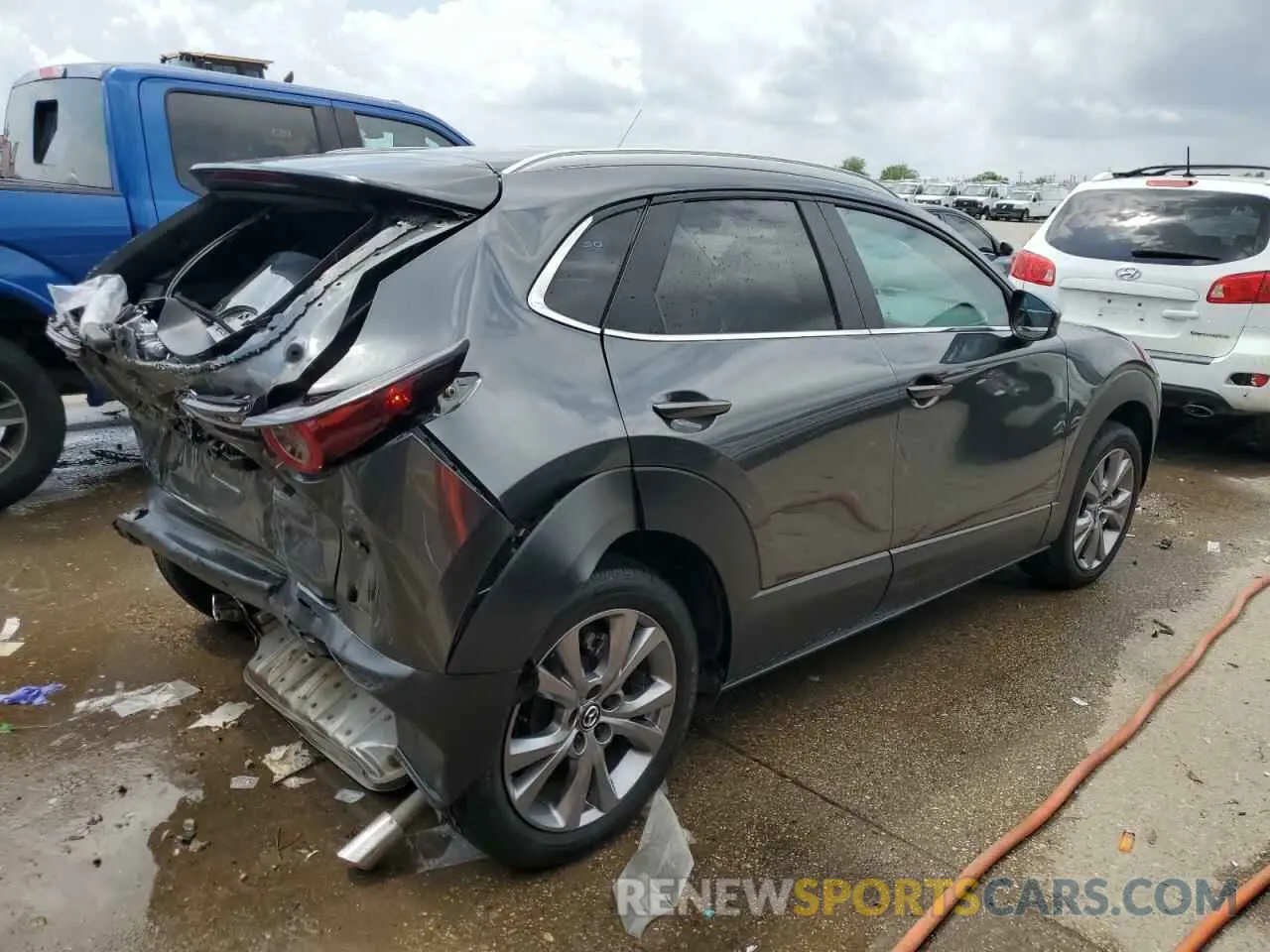 3 Photograph of a damaged car 3MVDMBCM7RM616030 MAZDA CX30 2024