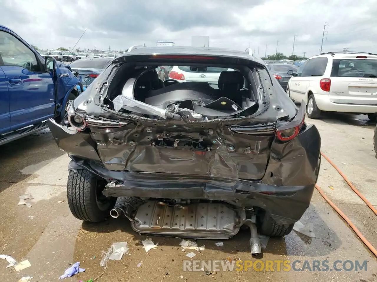 6 Photograph of a damaged car 3MVDMBCM7RM616030 MAZDA CX30 2024