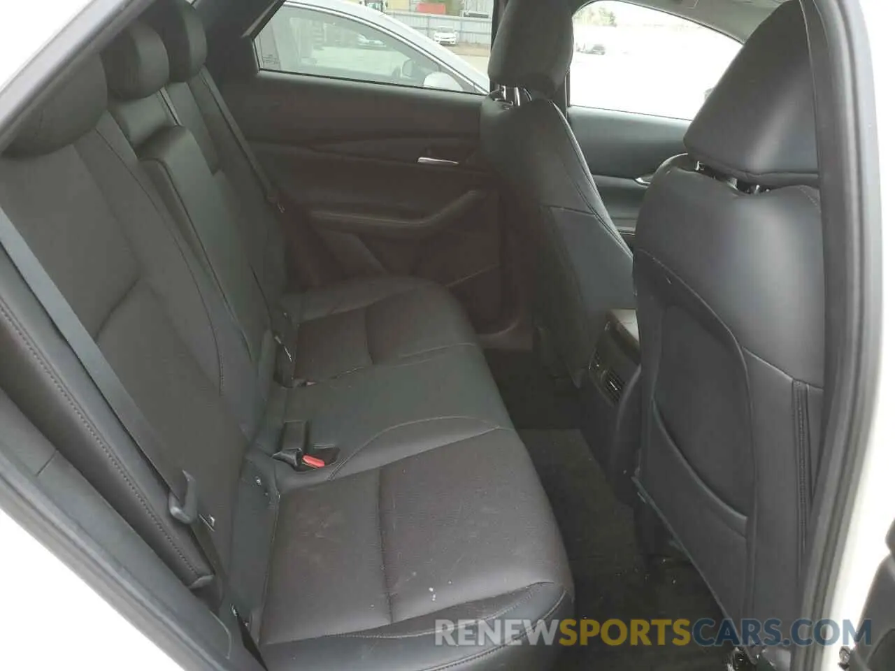 11 Photograph of a damaged car 3MVDMBDM2RM613812 MAZDA CX30 2024