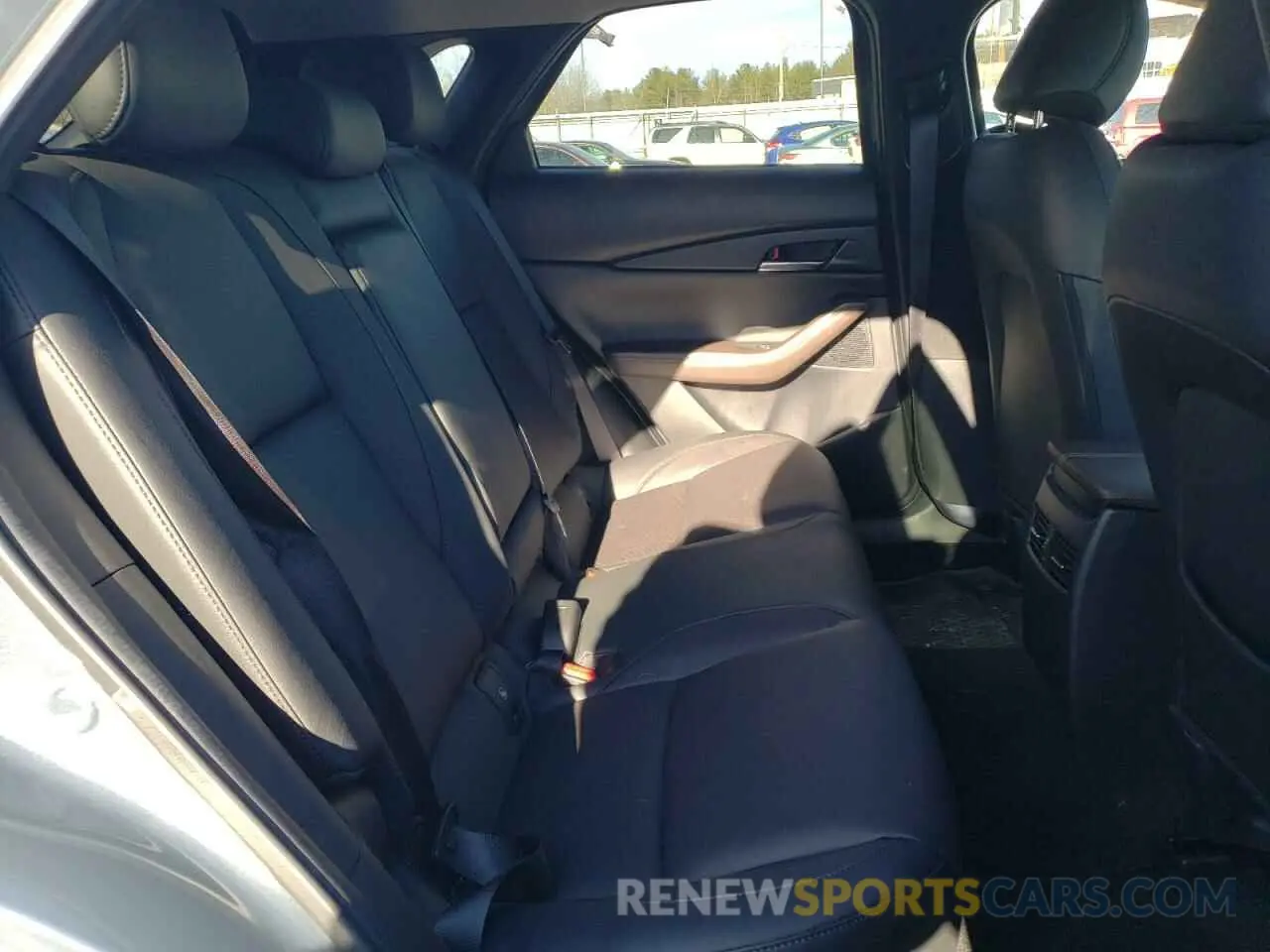 11 Photograph of a damaged car 3MVDMBEYXRM618645 MAZDA CX30 2024