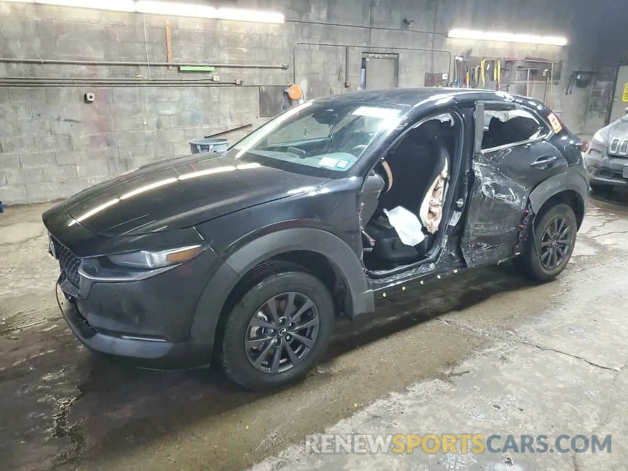 1 Photograph of a damaged car 3MVDMBAM3SM756861 MAZDA CX30 2025