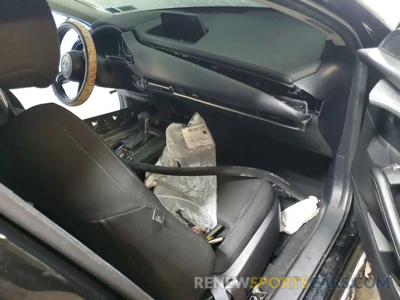 8 Photograph of a damaged car 3MVDMBAM3SM756861 MAZDA CX30 2025