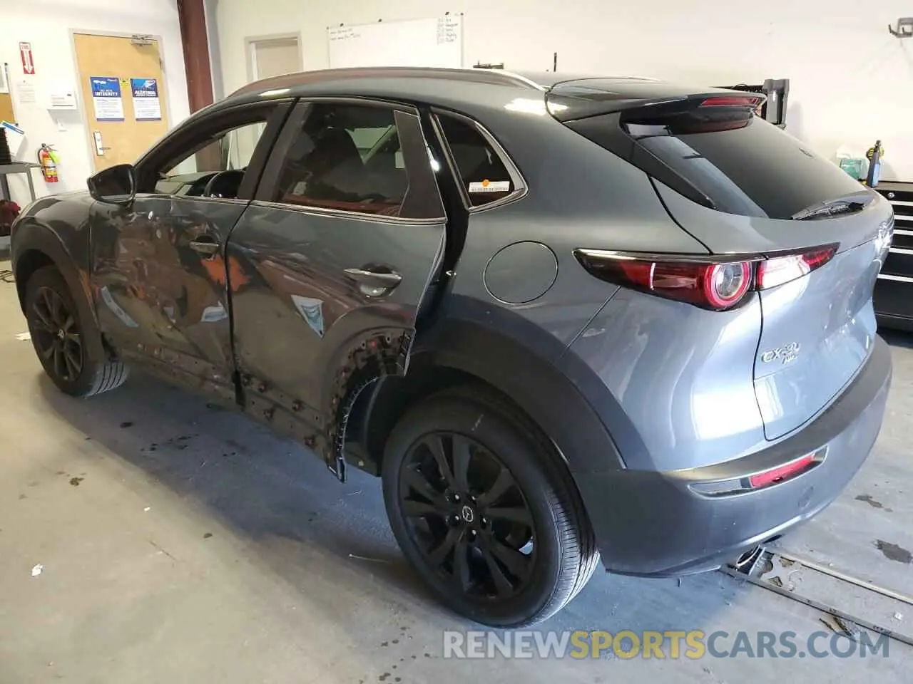 2 Photograph of a damaged car 3MVDMBCM0SM809688 MAZDA CX30 2025