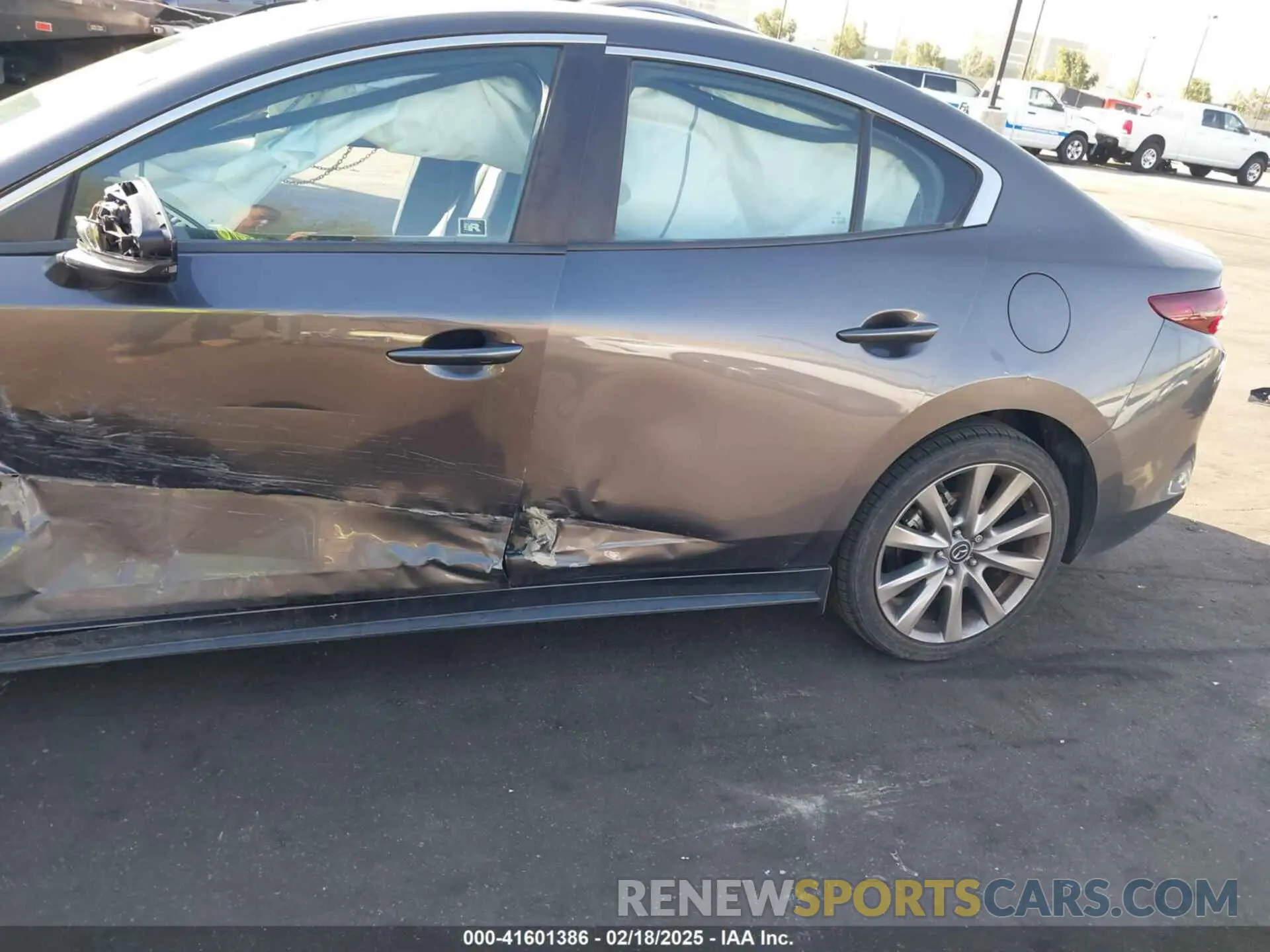 12 Photograph of a damaged car 3MZBPAAL1KM105498 MAZDA MAZDA3 2019