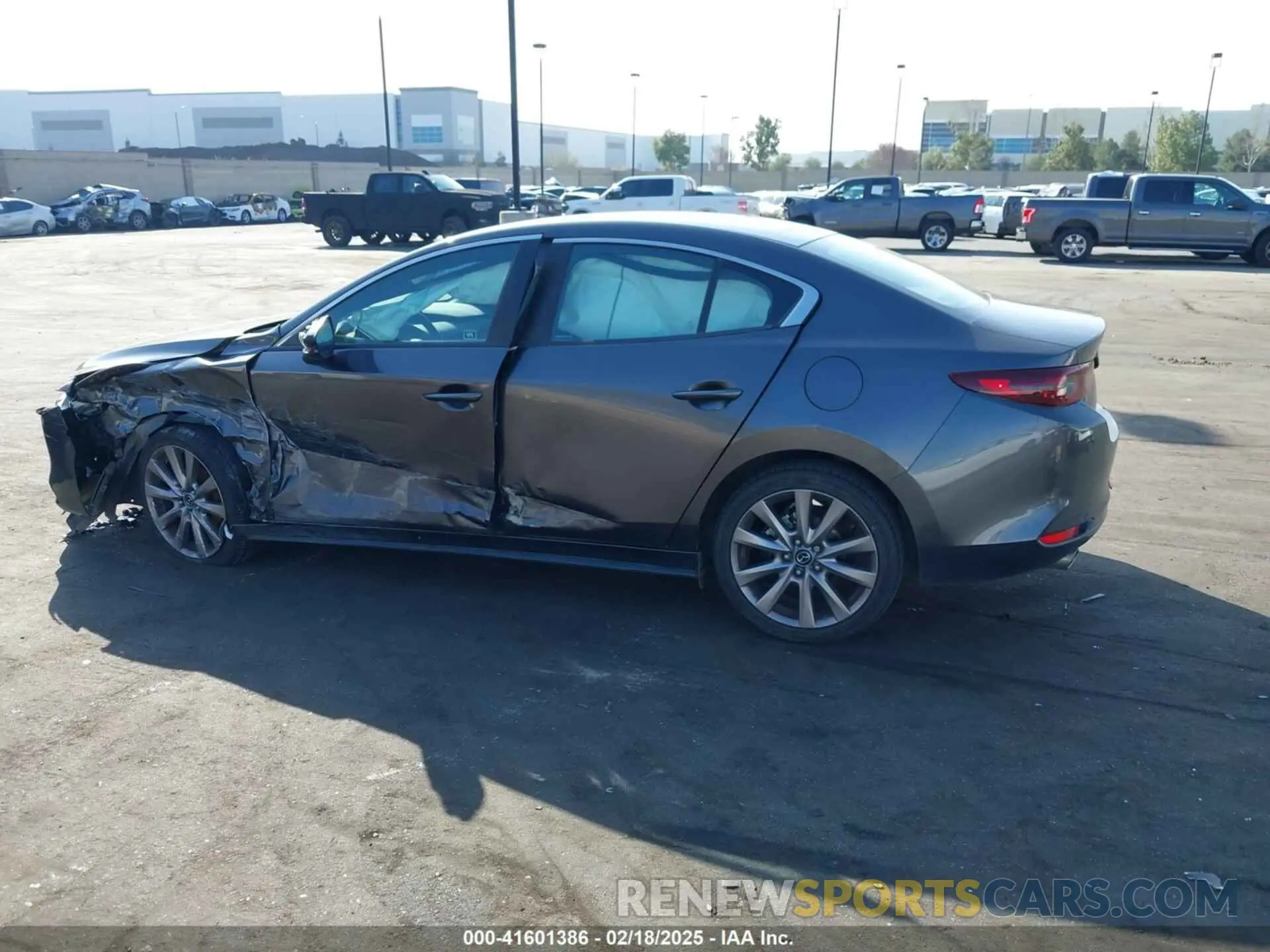 15 Photograph of a damaged car 3MZBPAAL1KM105498 MAZDA MAZDA3 2019