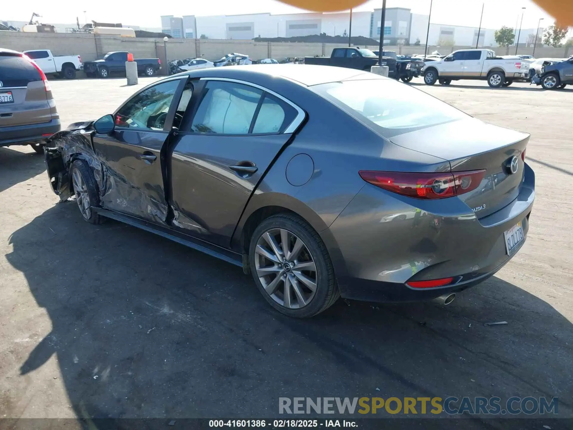 3 Photograph of a damaged car 3MZBPAAL1KM105498 MAZDA MAZDA3 2019