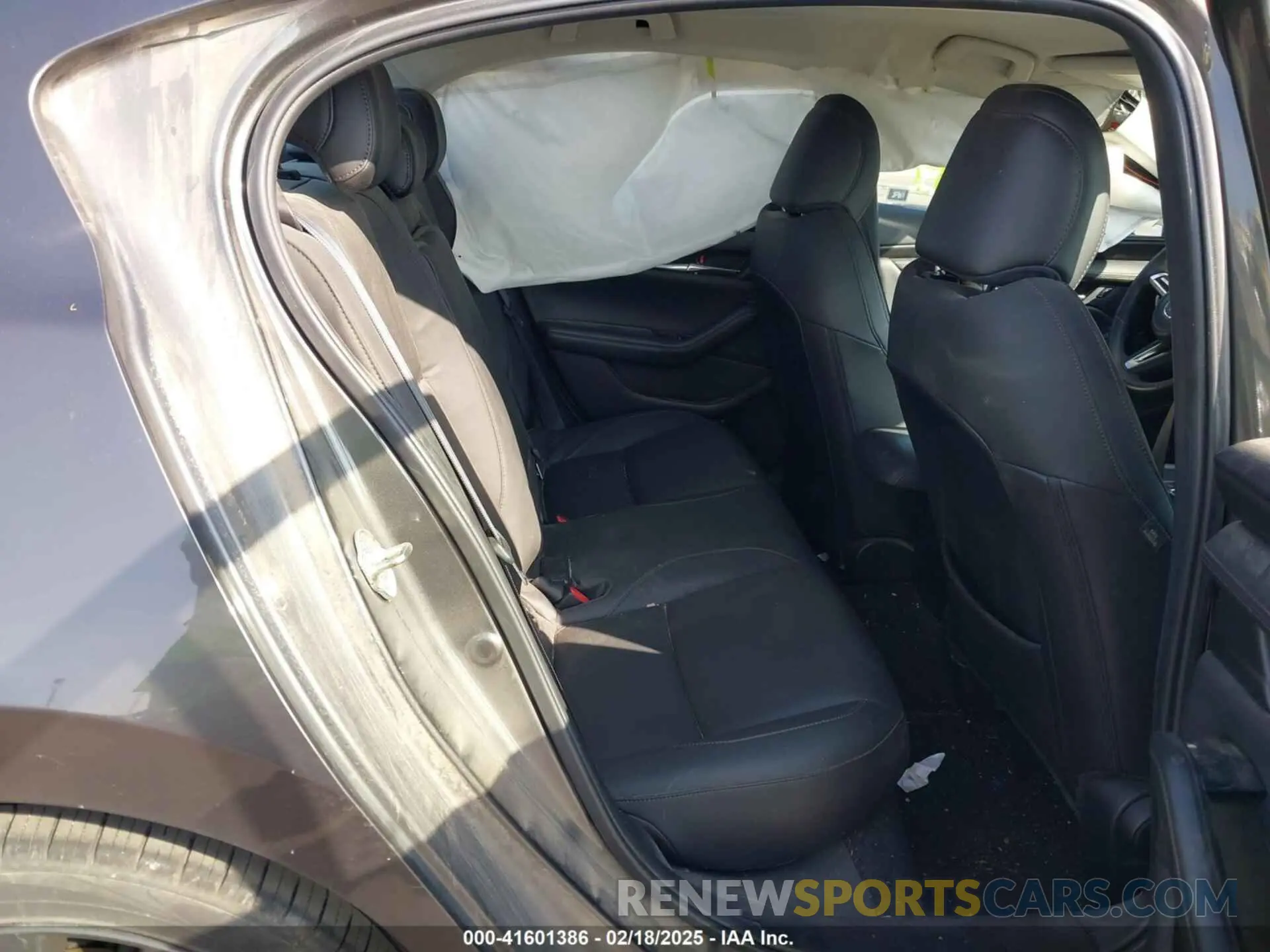 8 Photograph of a damaged car 3MZBPAAL1KM105498 MAZDA MAZDA3 2019