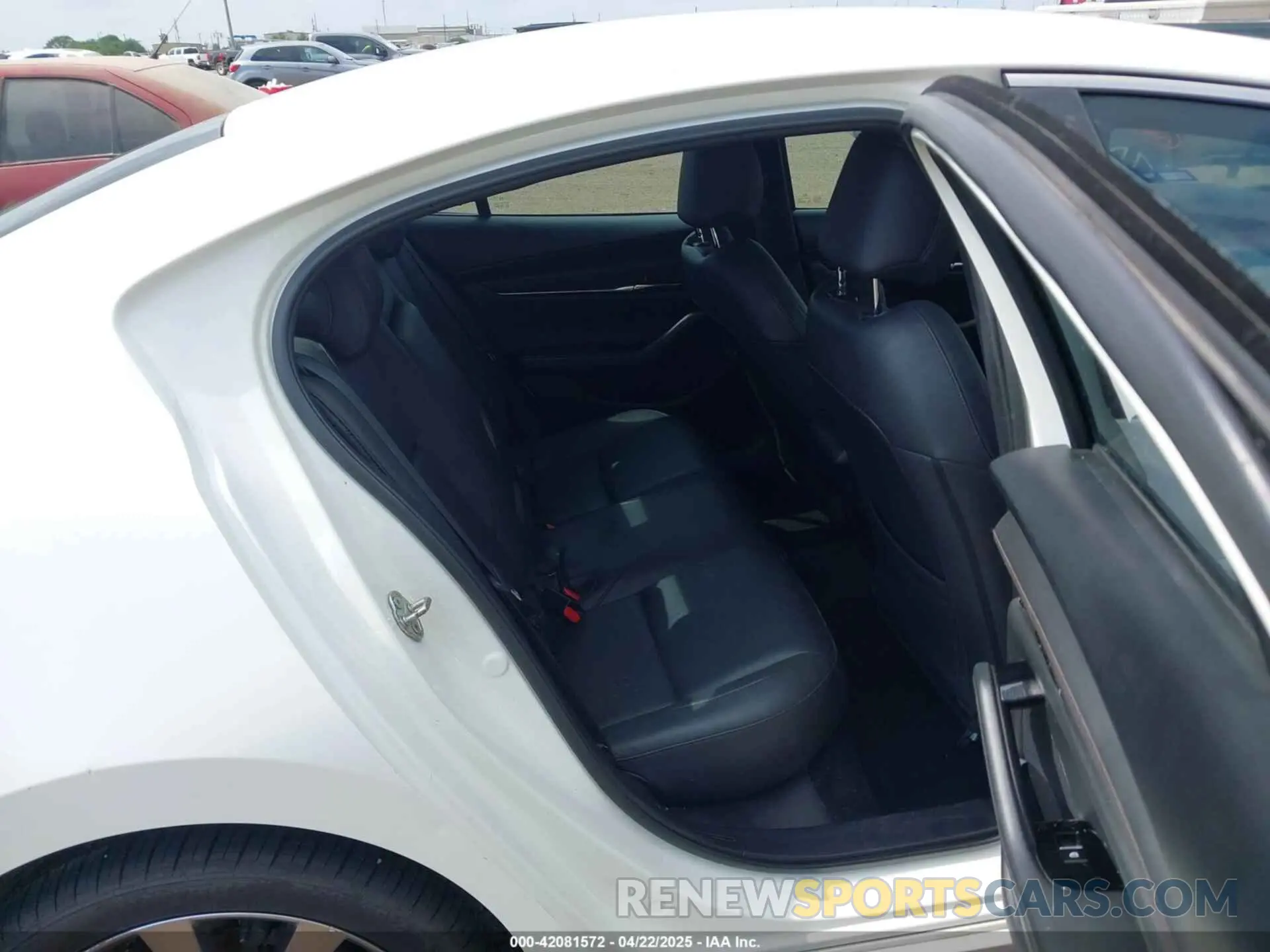 8 Photograph of a damaged car 3MZBPAAL9KM105989 MAZDA MAZDA3 2019