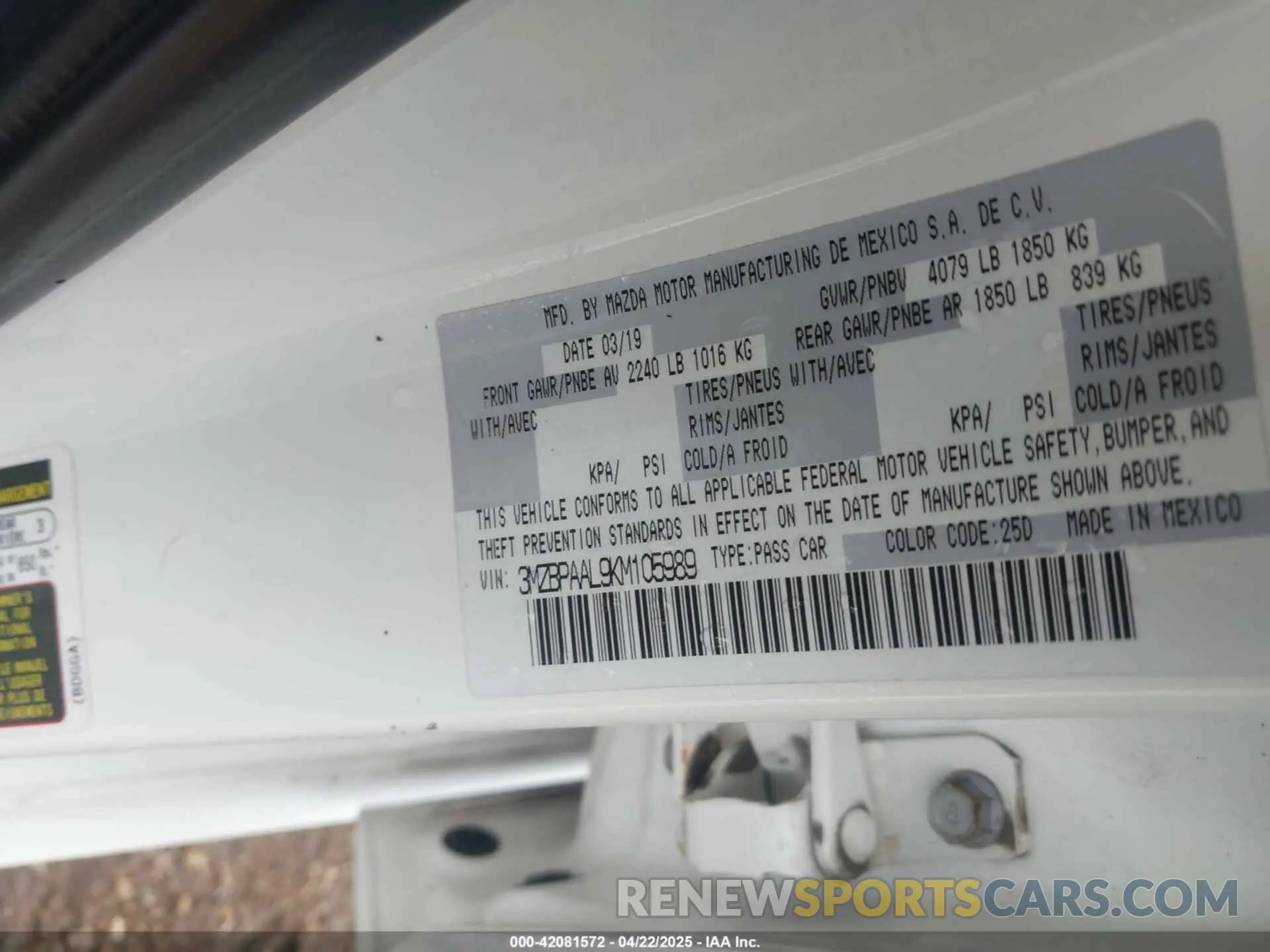 9 Photograph of a damaged car 3MZBPAAL9KM105989 MAZDA MAZDA3 2019