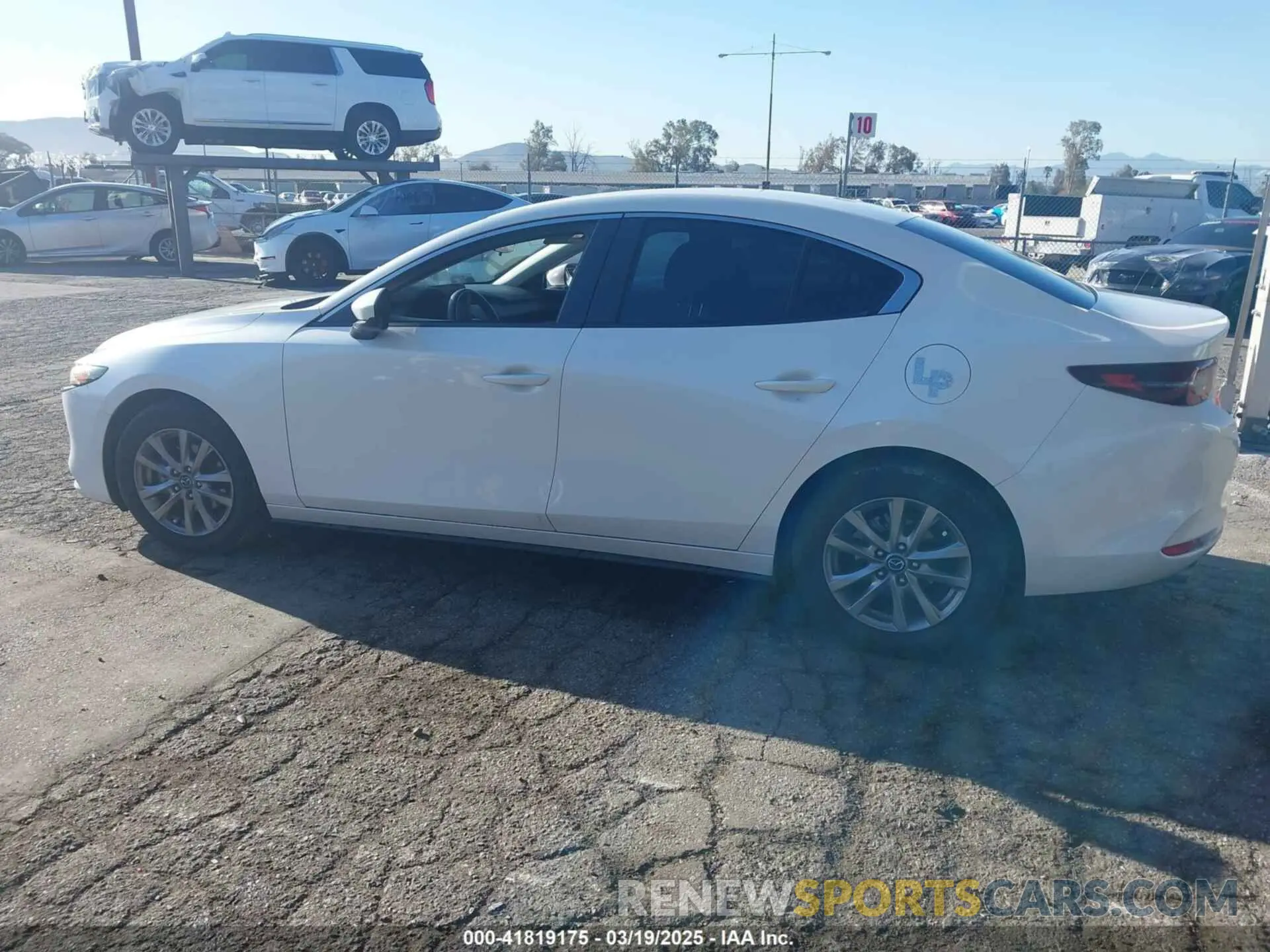 14 Photograph of a damaged car 3MZBPABL3KM113083 MAZDA MAZDA3 2019