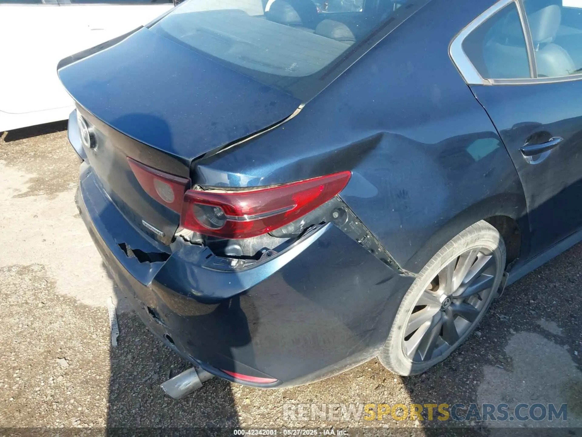 17 Photograph of a damaged car JM1BPACL0K1110348 MAZDA MAZDA3 2019