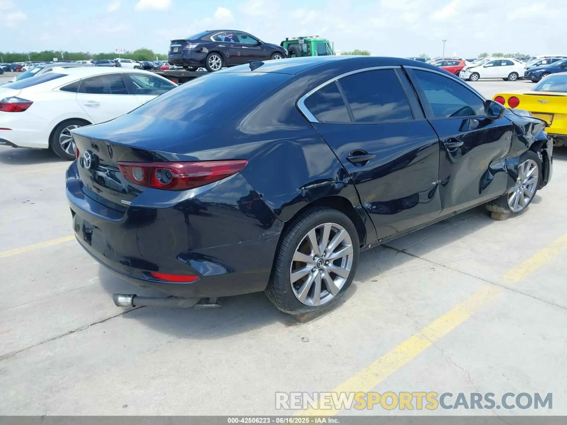 4 Photograph of a damaged car JM1BPACL4K1110174 MAZDA MAZDA3 2019