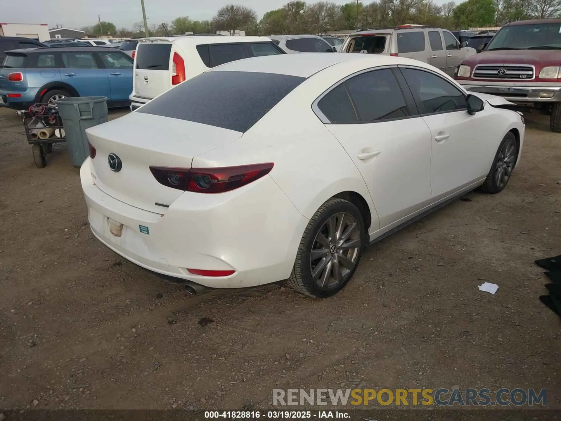 4 Photograph of a damaged car JM1BPACL6K1109964 MAZDA MAZDA3 2019