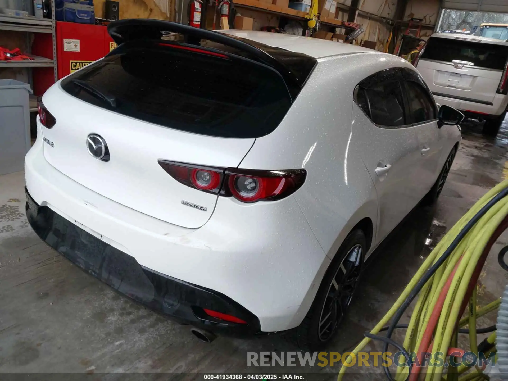 4 Photograph of a damaged car JM1BPAJM0K1120549 MAZDA MAZDA3 2019
