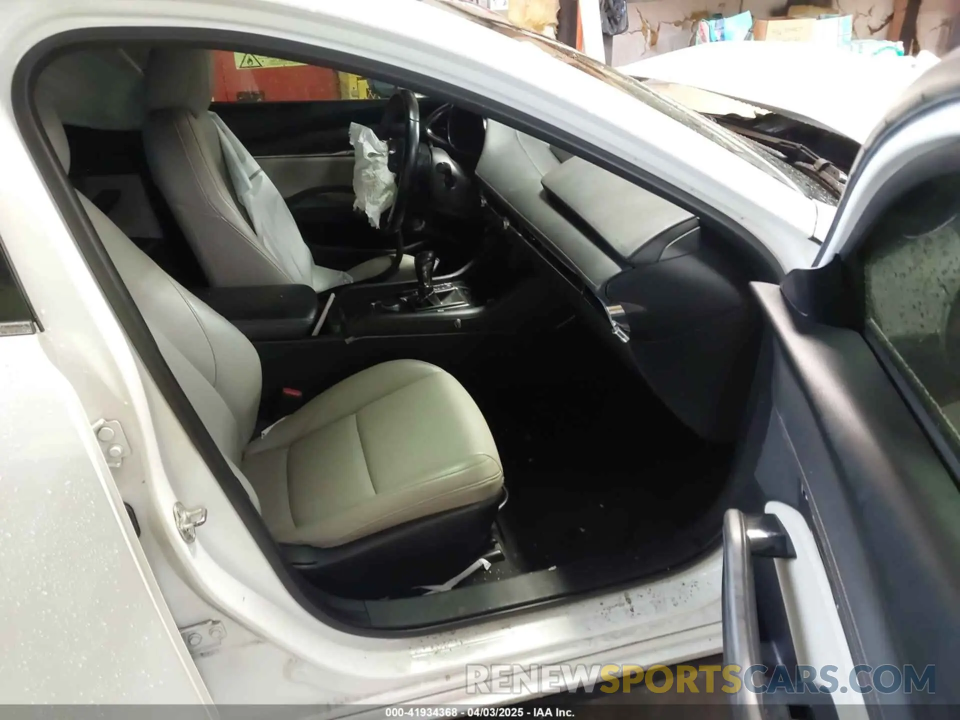5 Photograph of a damaged car JM1BPAJM0K1120549 MAZDA MAZDA3 2019