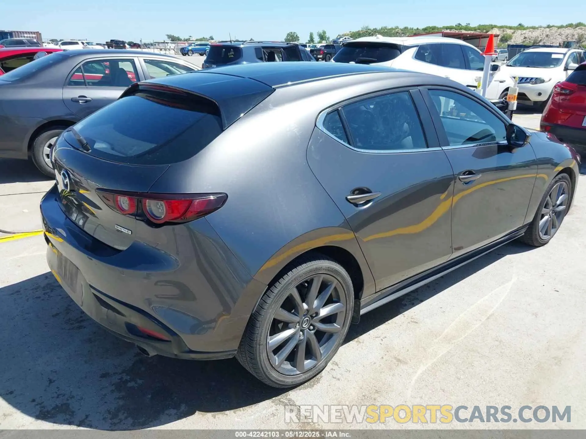 4 Photograph of a damaged car JM1BPAJM4K1117914 MAZDA MAZDA3 2019