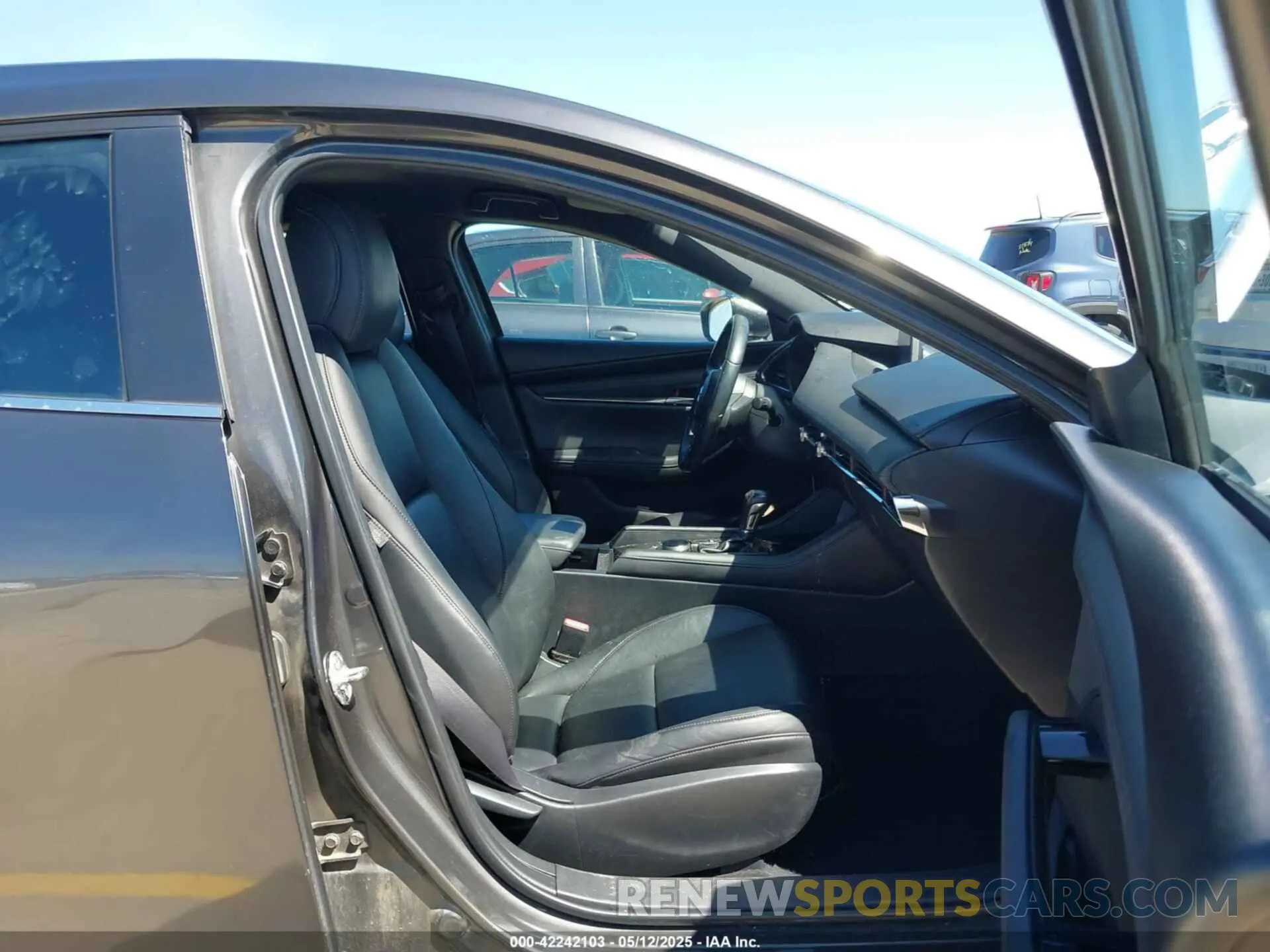 5 Photograph of a damaged car JM1BPAJM4K1117914 MAZDA MAZDA3 2019