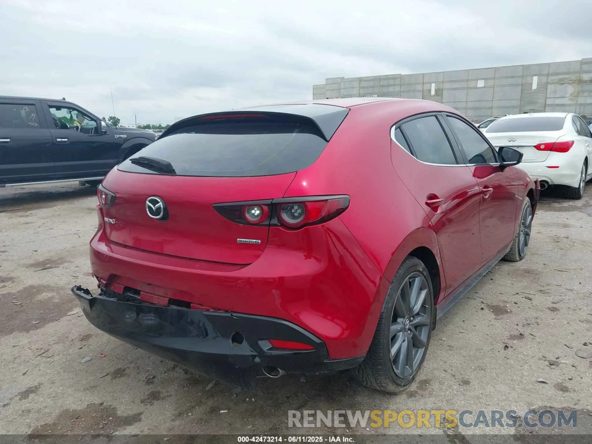 4 Photograph of a damaged car JM1BPAJM7K1133105 MAZDA MAZDA3 2019