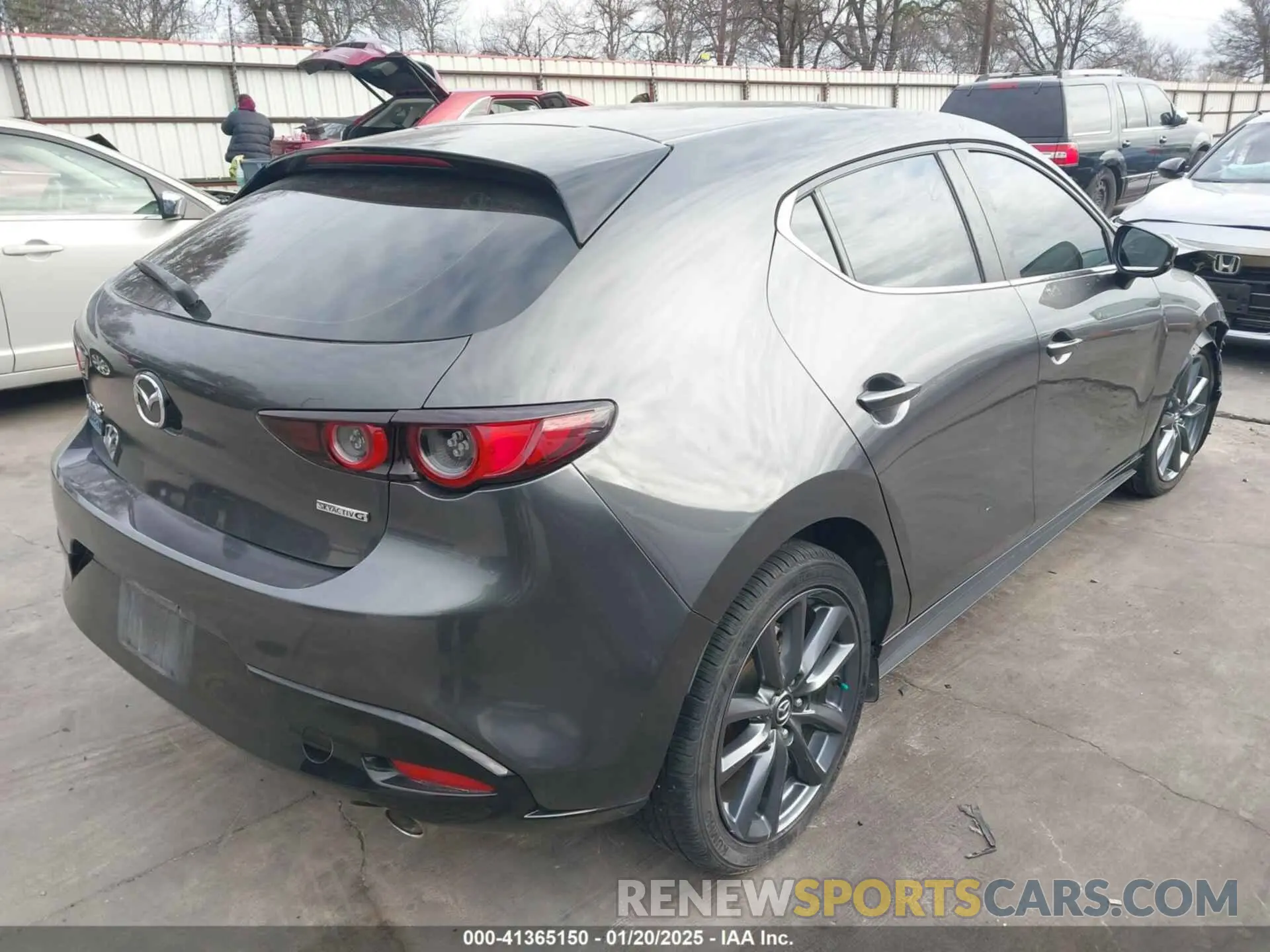 4 Photograph of a damaged car JM1BPAJMXK1121384 MAZDA MAZDA3 2019
