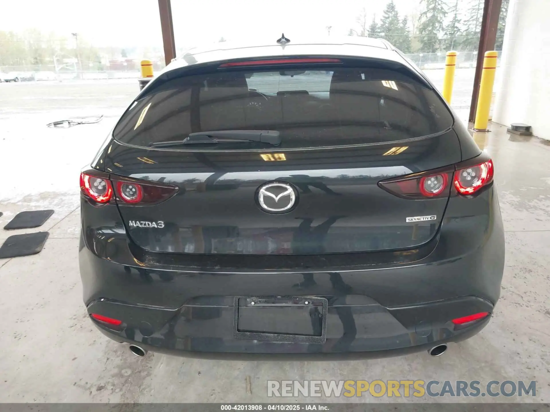 16 Photograph of a damaged car JM1BPAMM7K1142723 MAZDA MAZDA3 2019