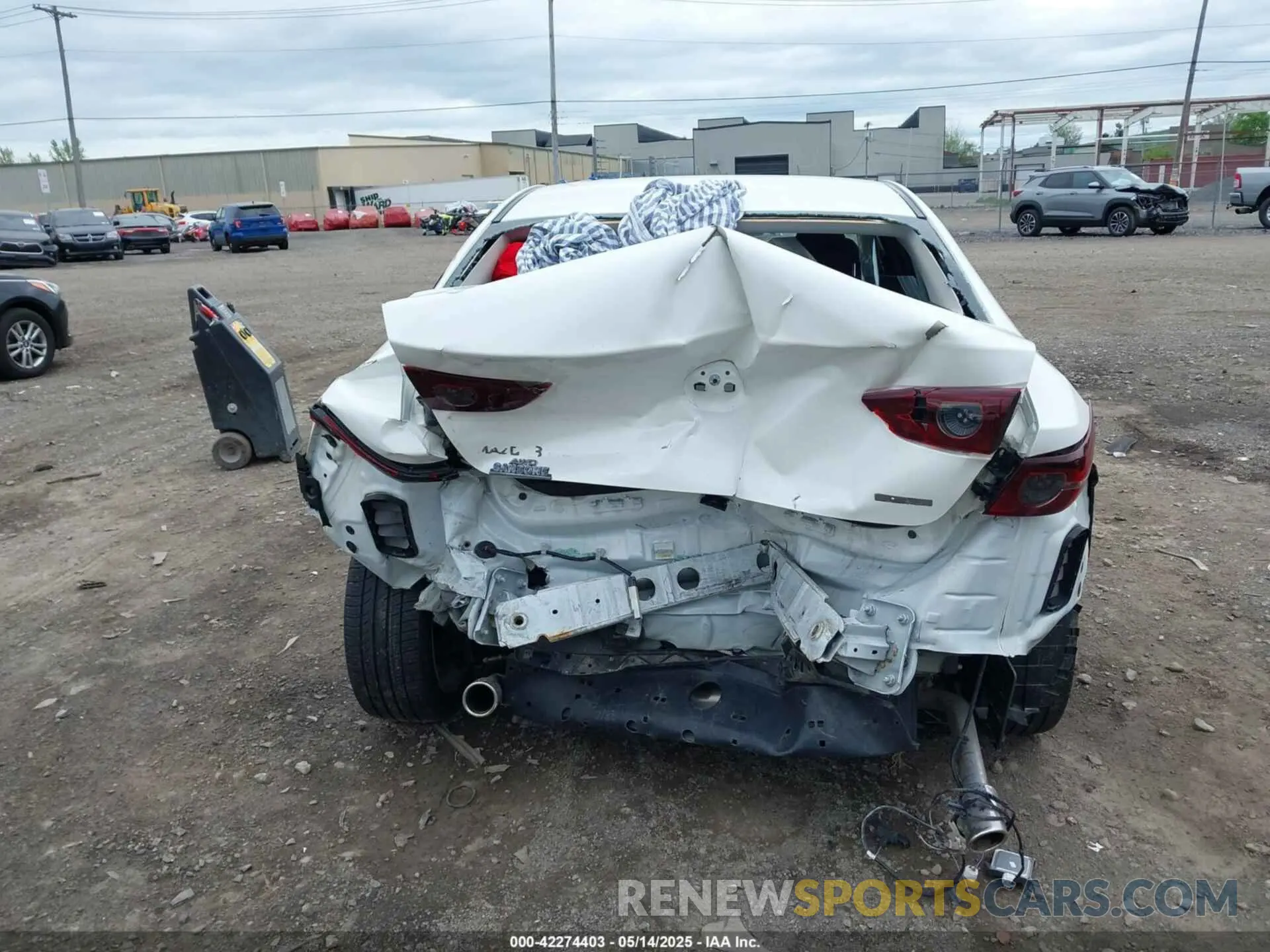 16 Photograph of a damaged car JM1BPBDM1K1116172 MAZDA MAZDA3 2019