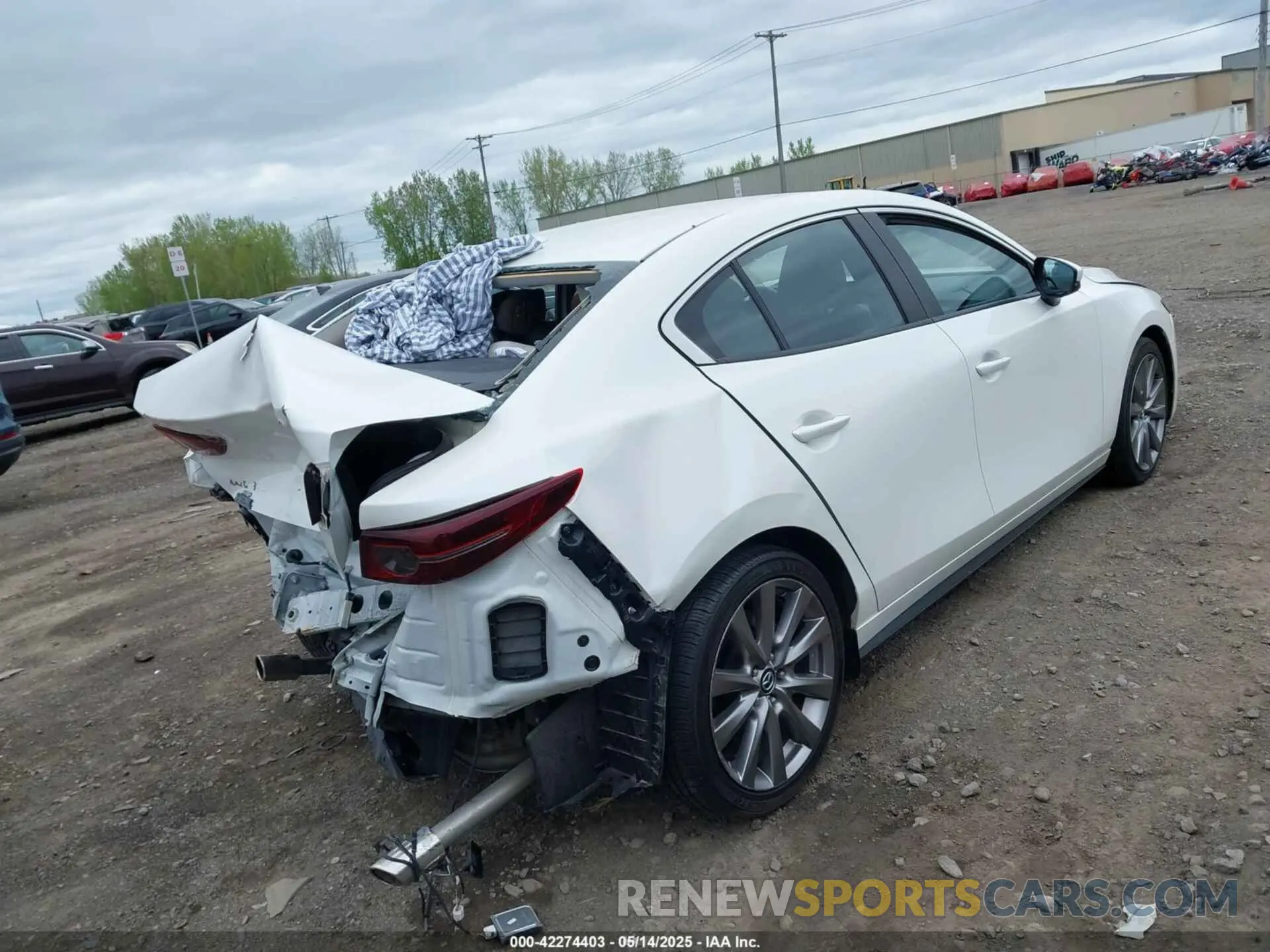 4 Photograph of a damaged car JM1BPBDM1K1116172 MAZDA MAZDA3 2019