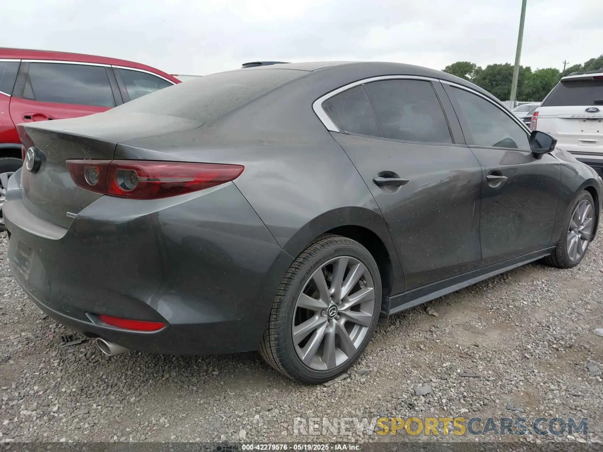 4 Photograph of a damaged car 3MZBPACL6LM130136 MAZDA MAZDA3 2020