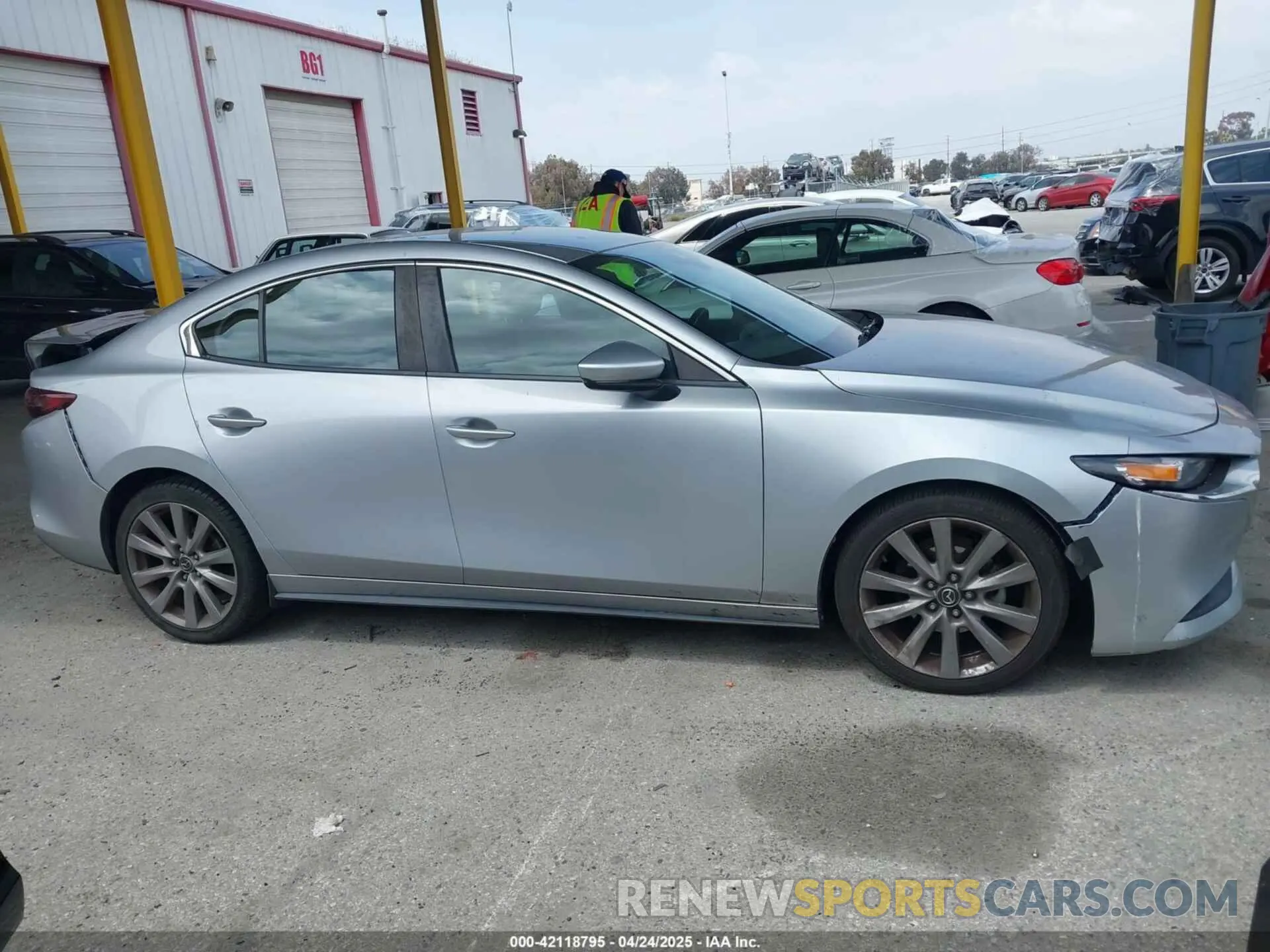 13 Photograph of a damaged car 3MZBPACL6LM131481 MAZDA MAZDA3 2020