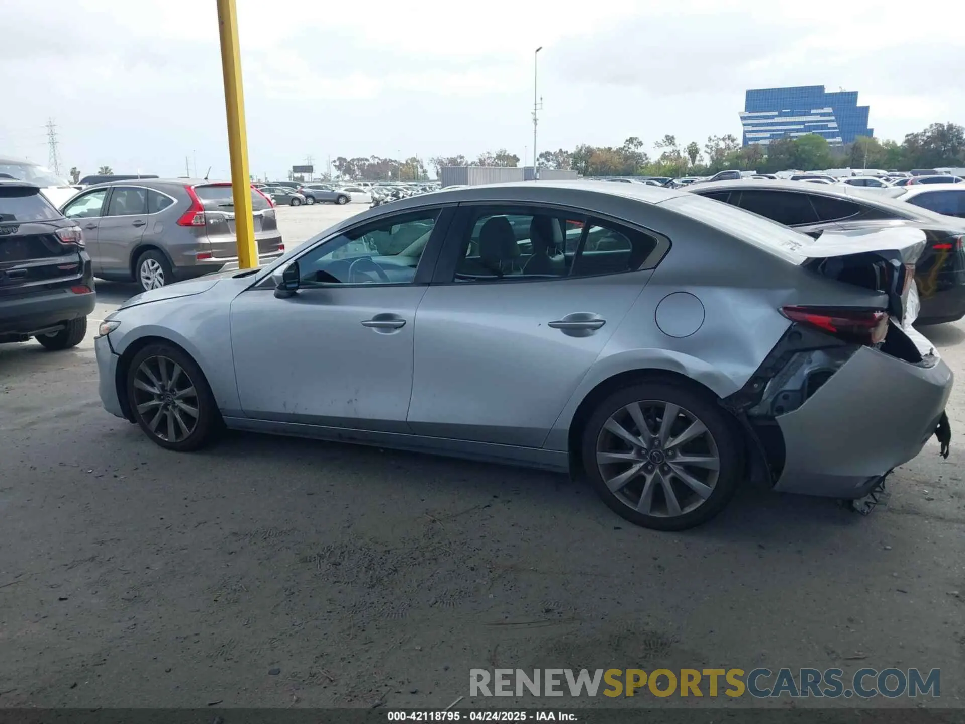 14 Photograph of a damaged car 3MZBPACL6LM131481 MAZDA MAZDA3 2020