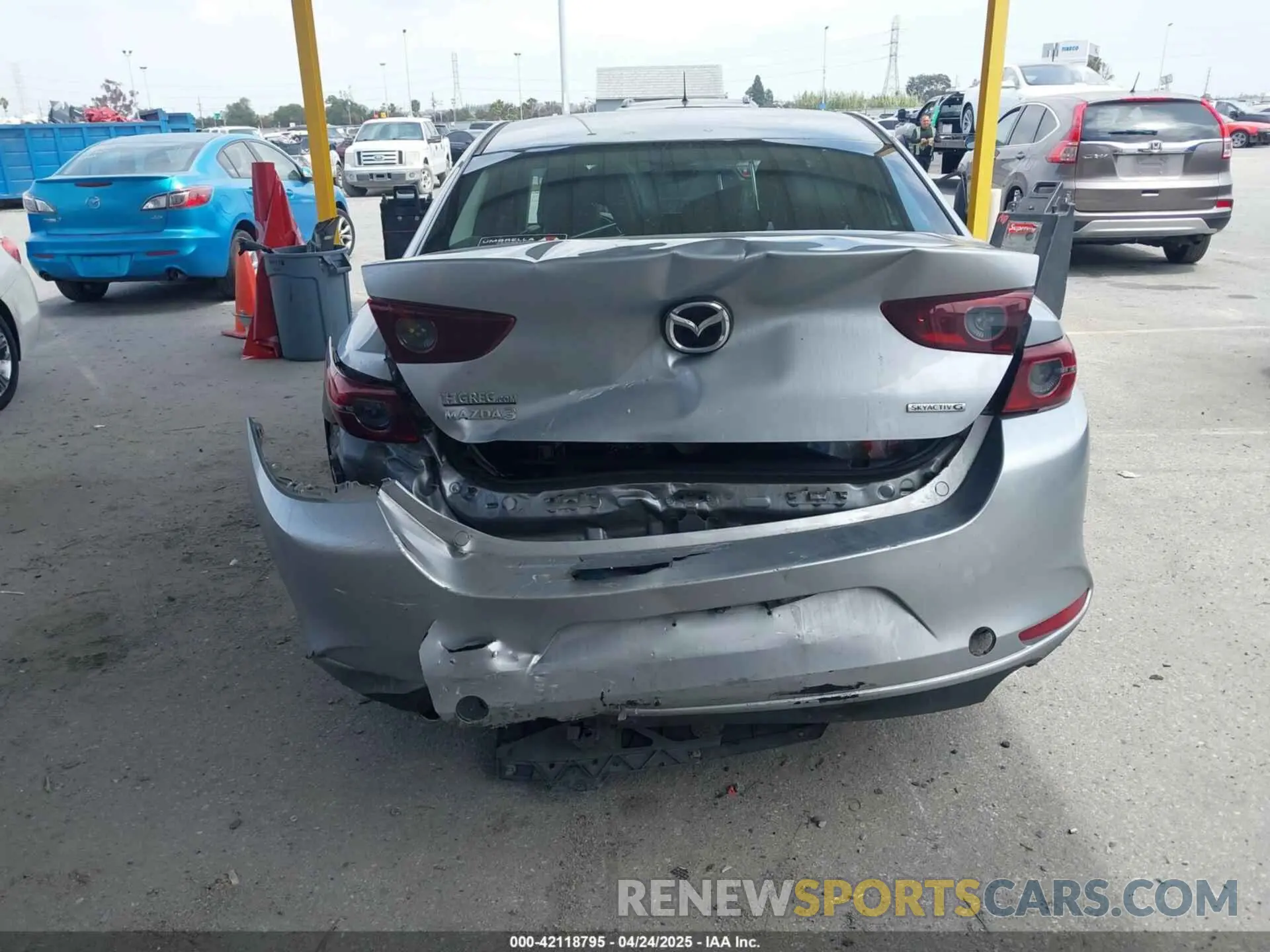16 Photograph of a damaged car 3MZBPACL6LM131481 MAZDA MAZDA3 2020