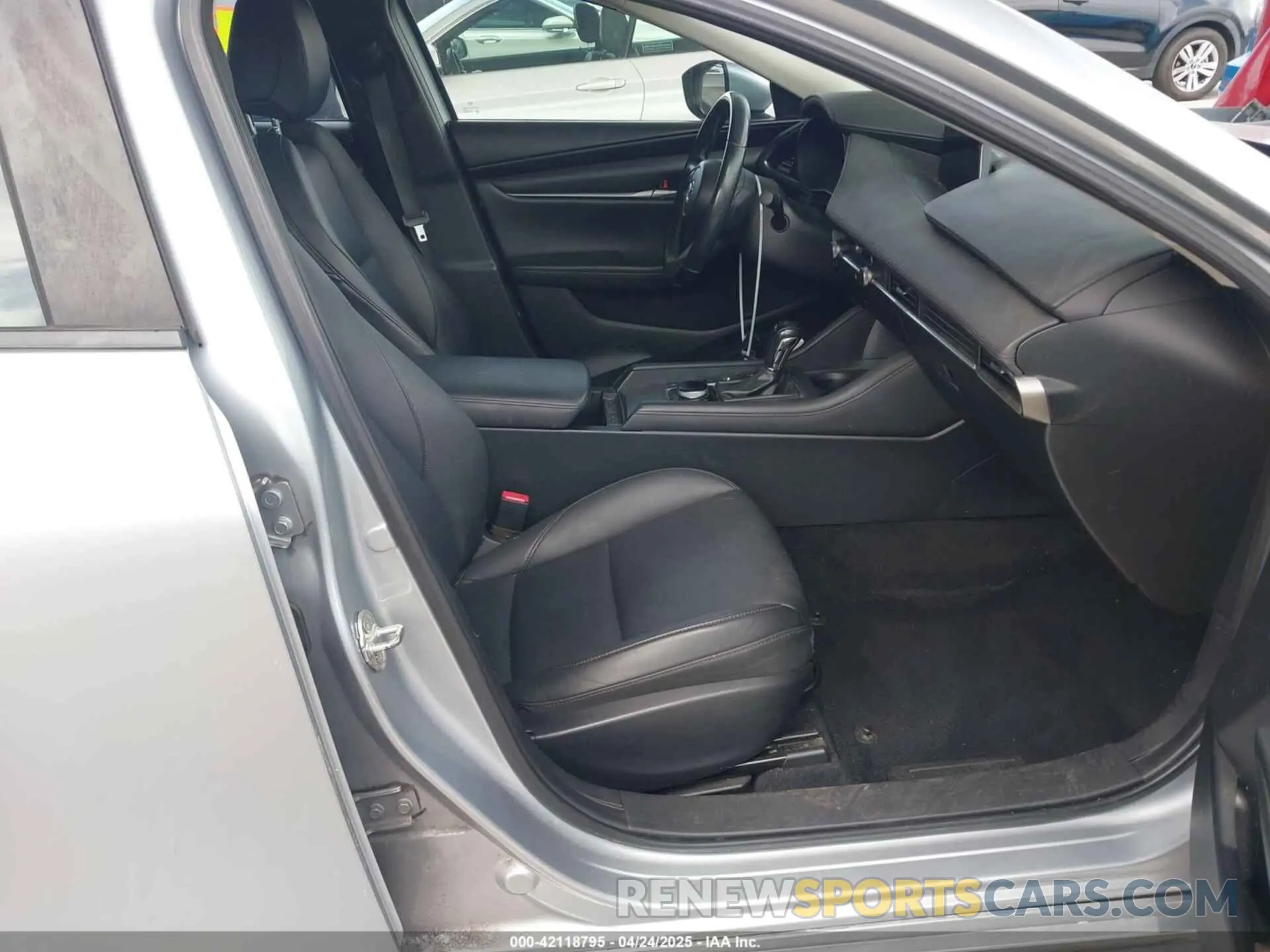 5 Photograph of a damaged car 3MZBPACL6LM131481 MAZDA MAZDA3 2020