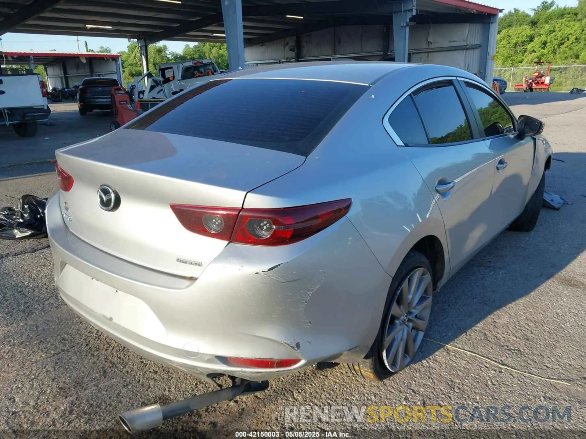 4 Photograph of a damaged car 3MZBPACL6LM133425 MAZDA MAZDA3 2020