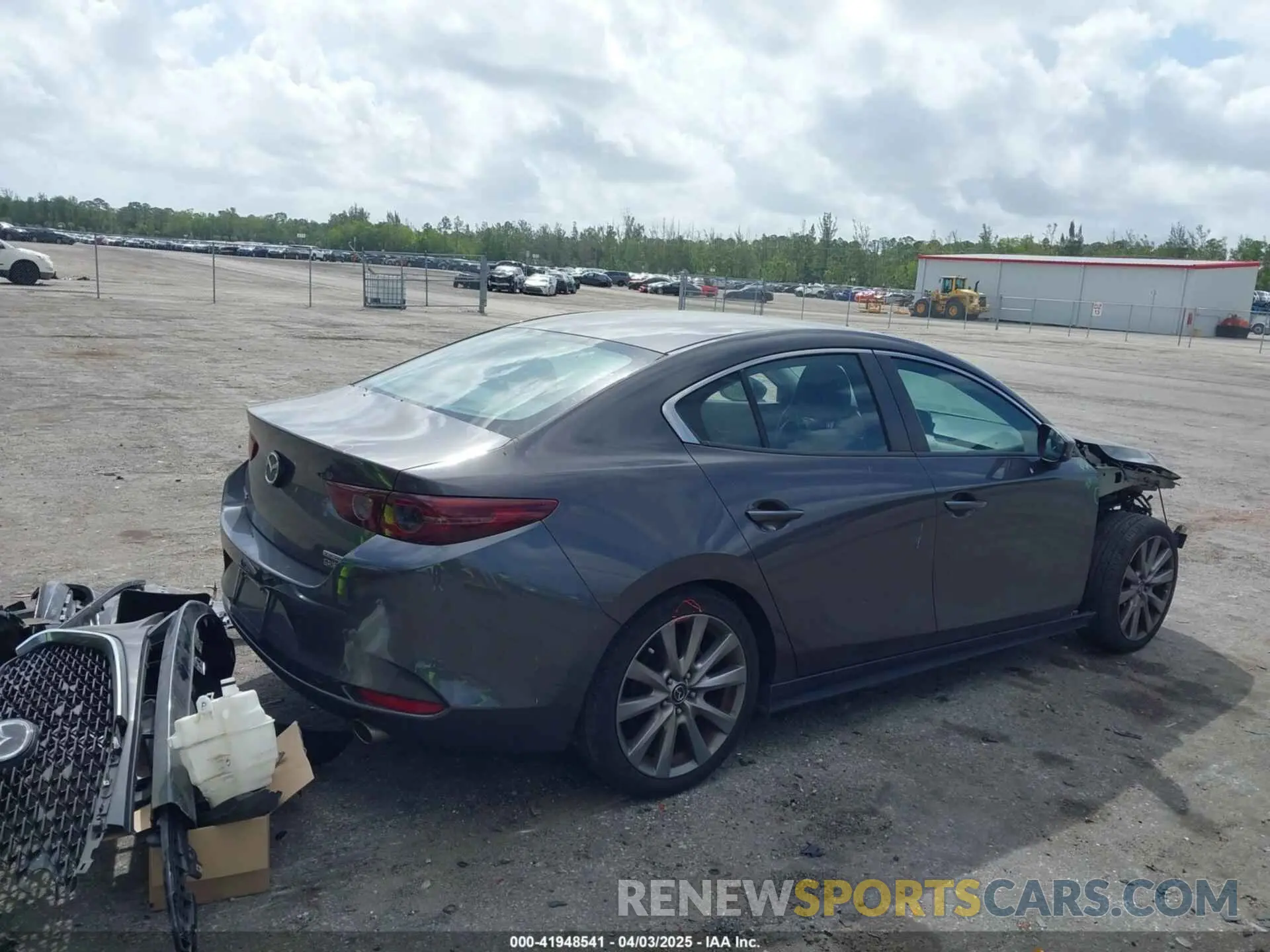 4 Photograph of a damaged car 3MZBPACL9LM127098 MAZDA MAZDA3 2020