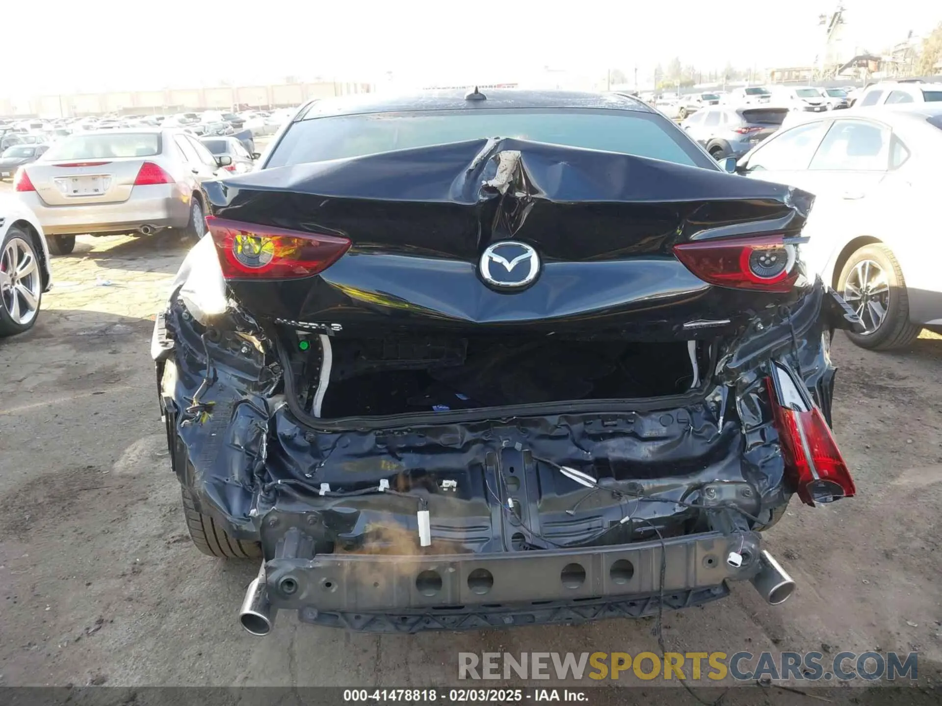 17 Photograph of a damaged car 3MZBPAEM2LM124405 MAZDA MAZDA3 2020