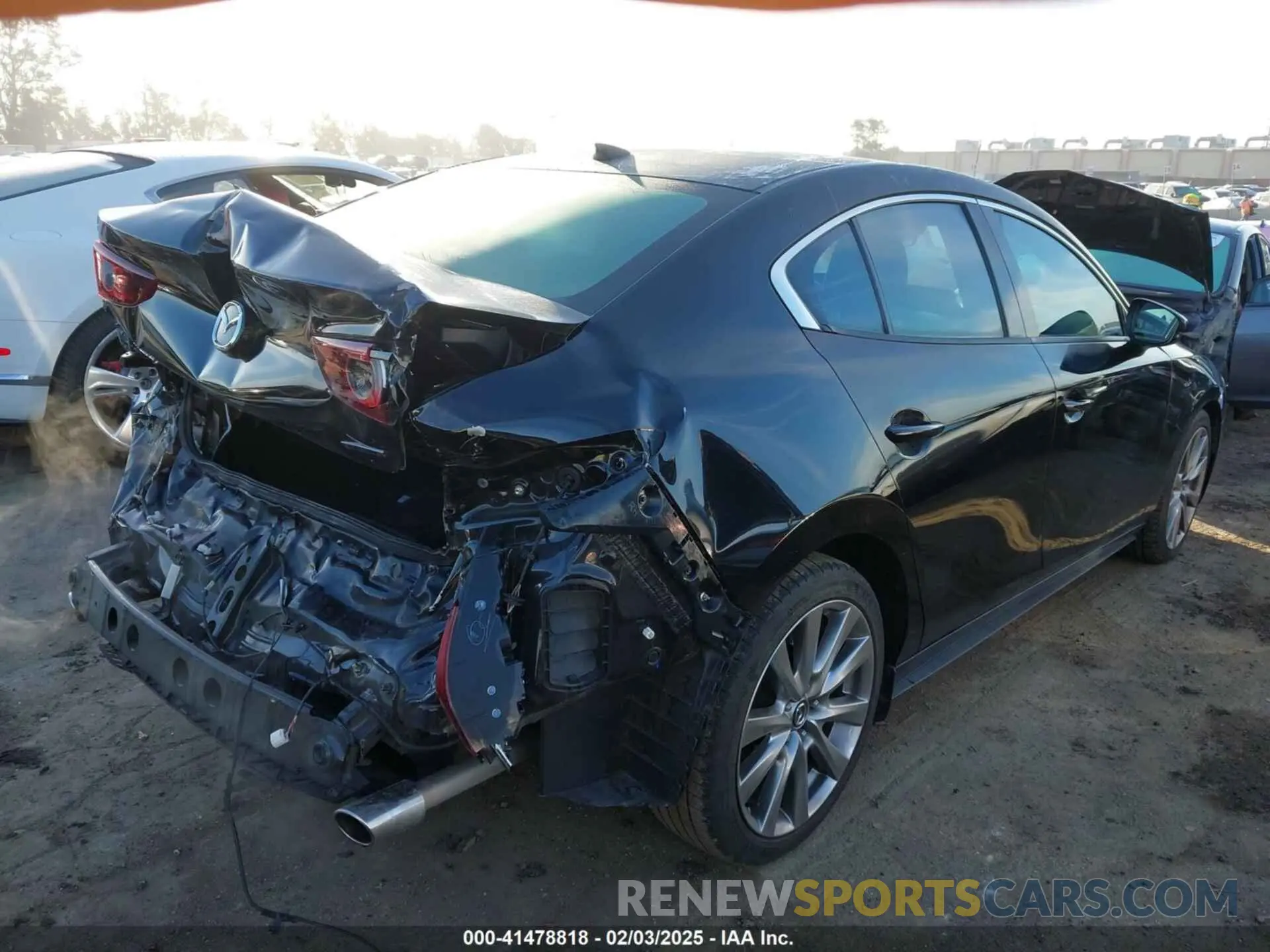 4 Photograph of a damaged car 3MZBPAEM2LM124405 MAZDA MAZDA3 2020